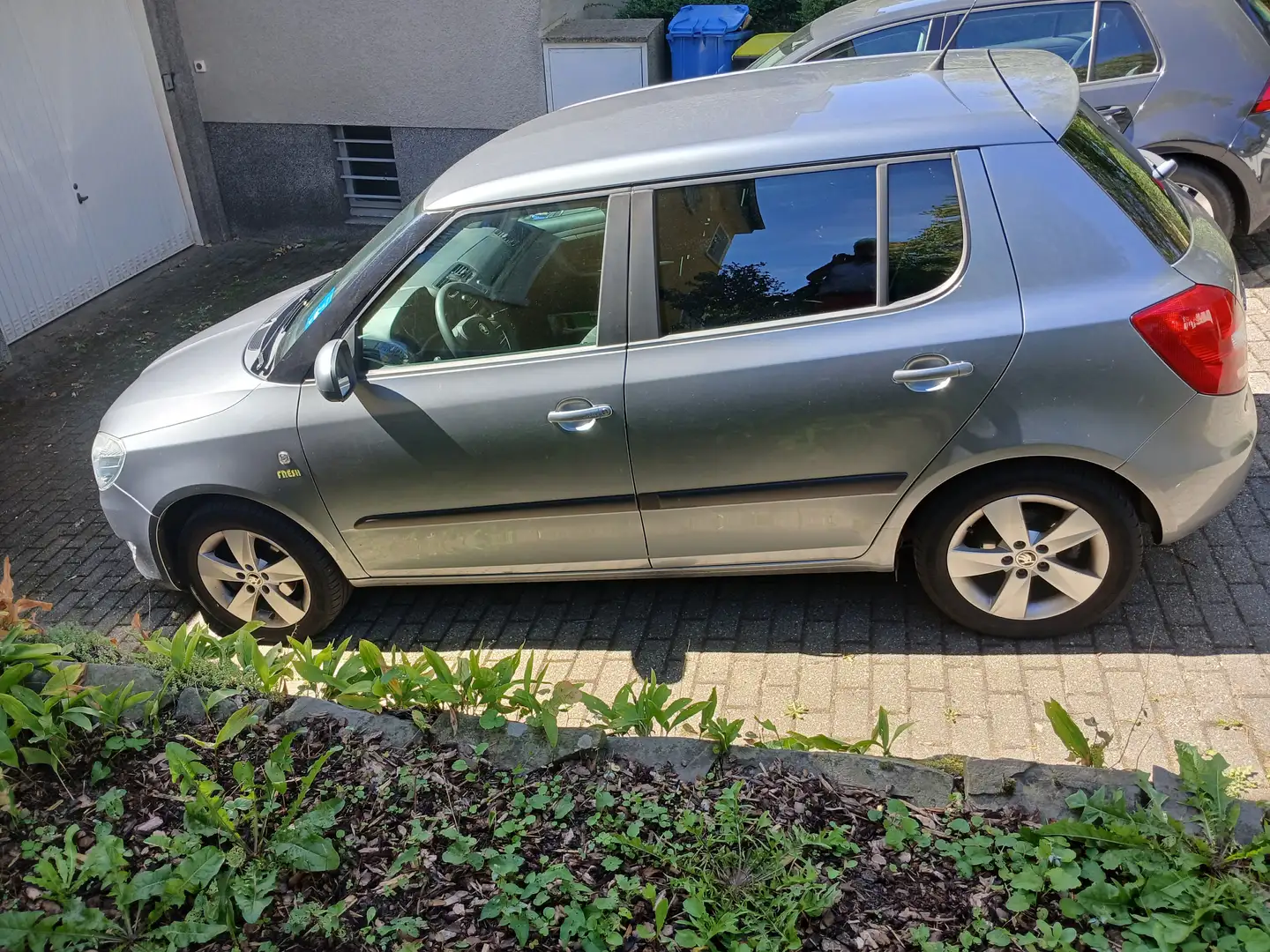 Skoda Fabia Fabia 1.2 TSI Fresh Green tec Grau - 1