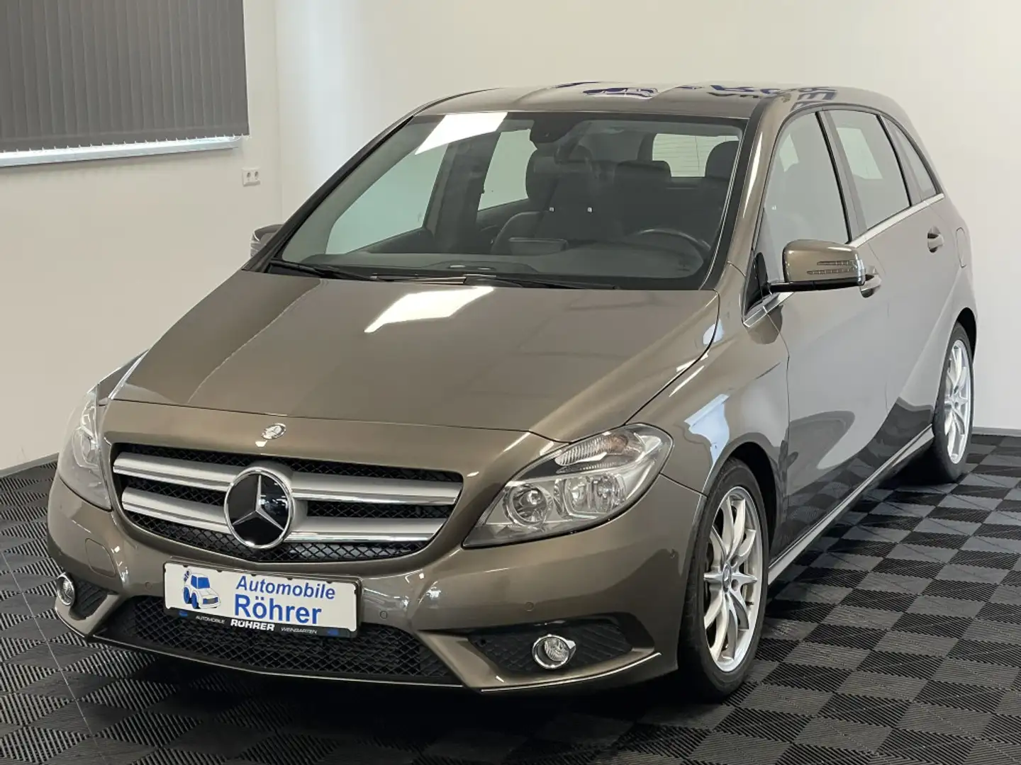 Mercedes-Benz B 180 BlueEff. Automatik Sports Tourer 1.Hand Brun - 2