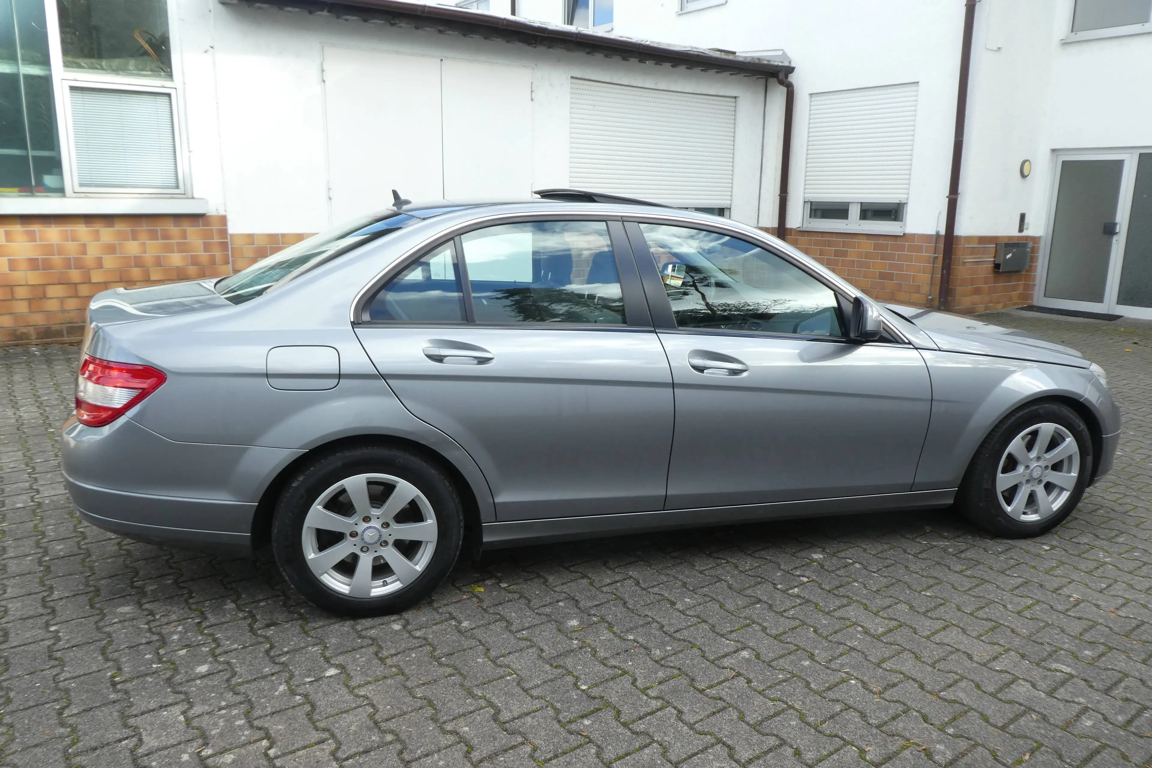 Mercedes-Benz C 220 CDI Limousine Automatik *Schiebedach* W204 — photo 3
