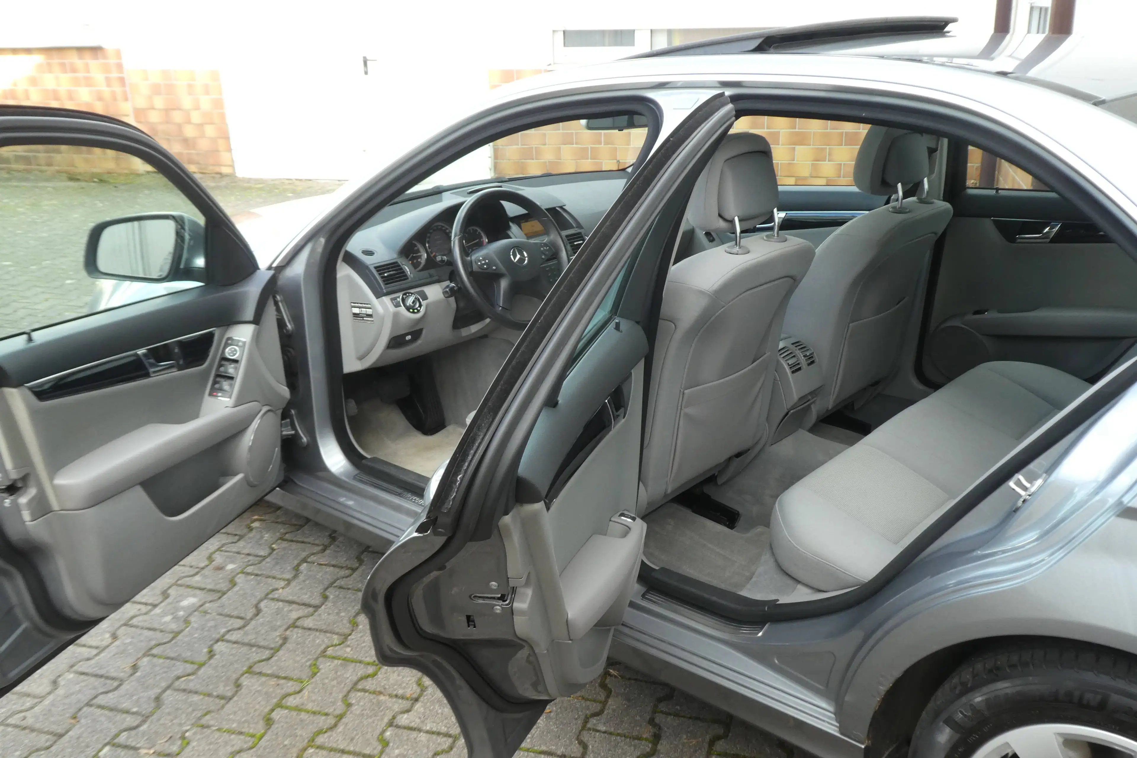 Mercedes-Benz C 220 CDI Limousine Automatik *Schiebedach* W204 — photo 14