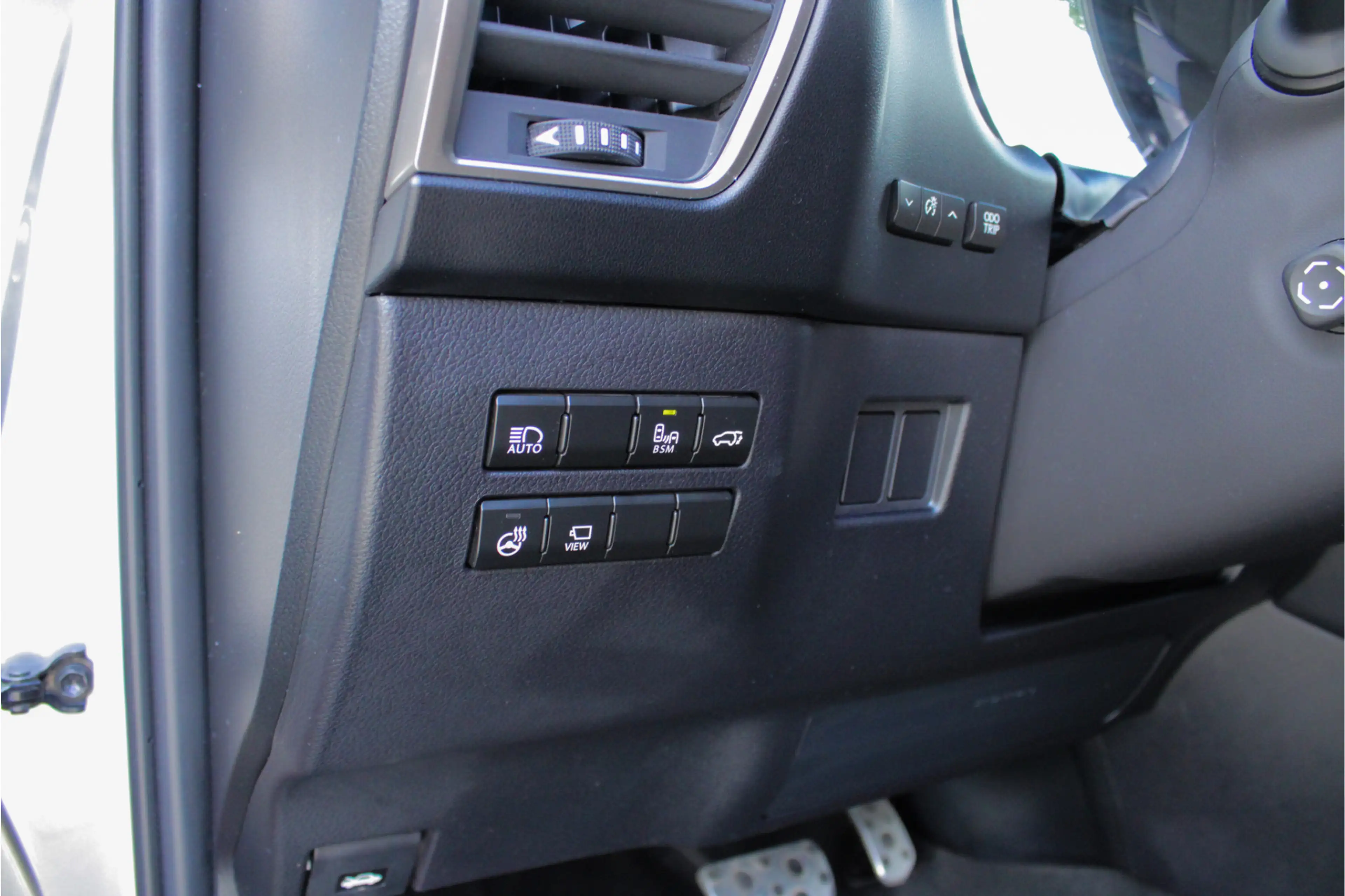 Lexus NX 300h AWD F Sport Premium |trekhaak|President Pack|pano| — photo 31