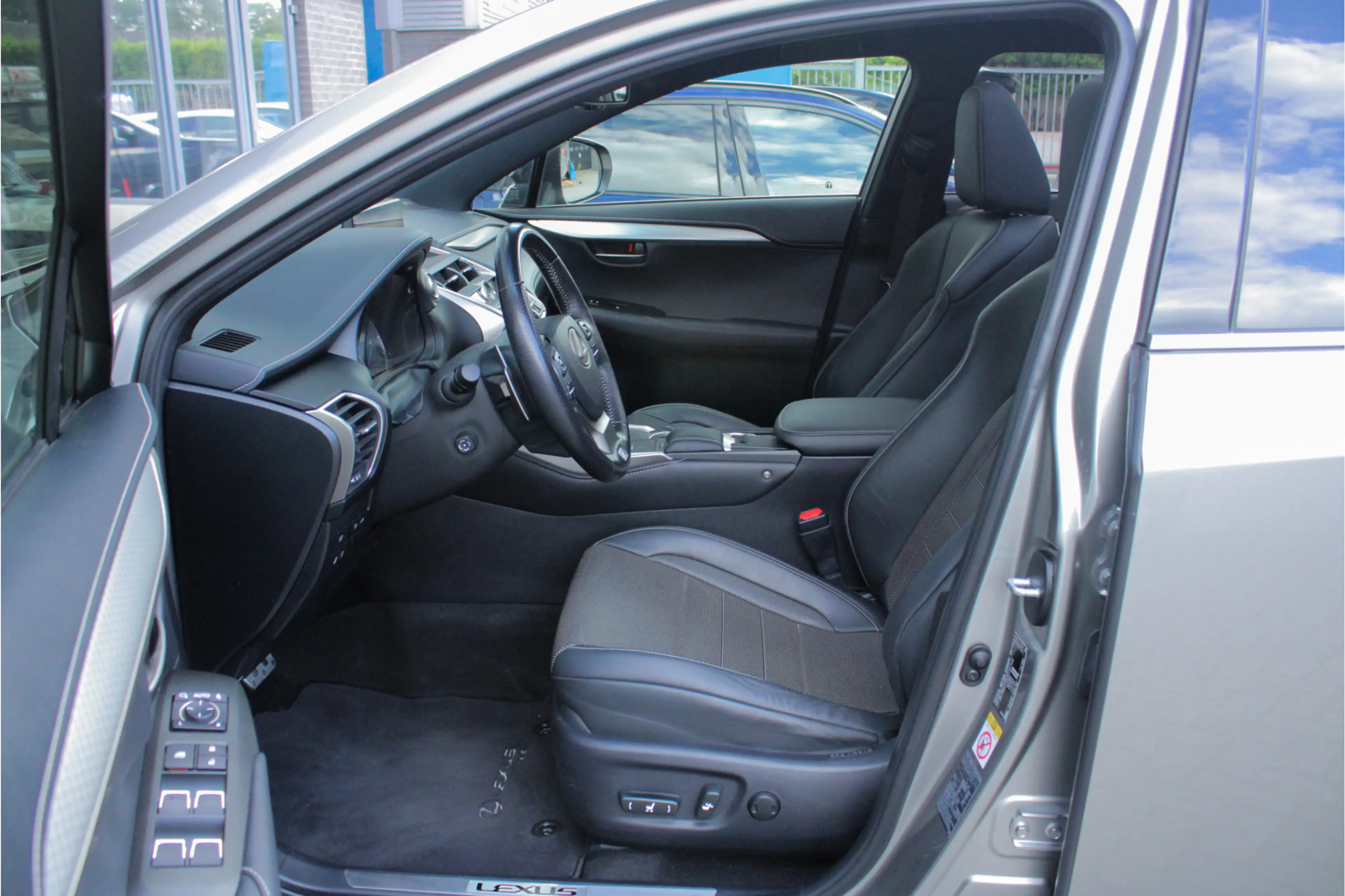 Lexus NX 300h AWD F Sport Premium |trekhaak|President Pack|pano| — photo 30