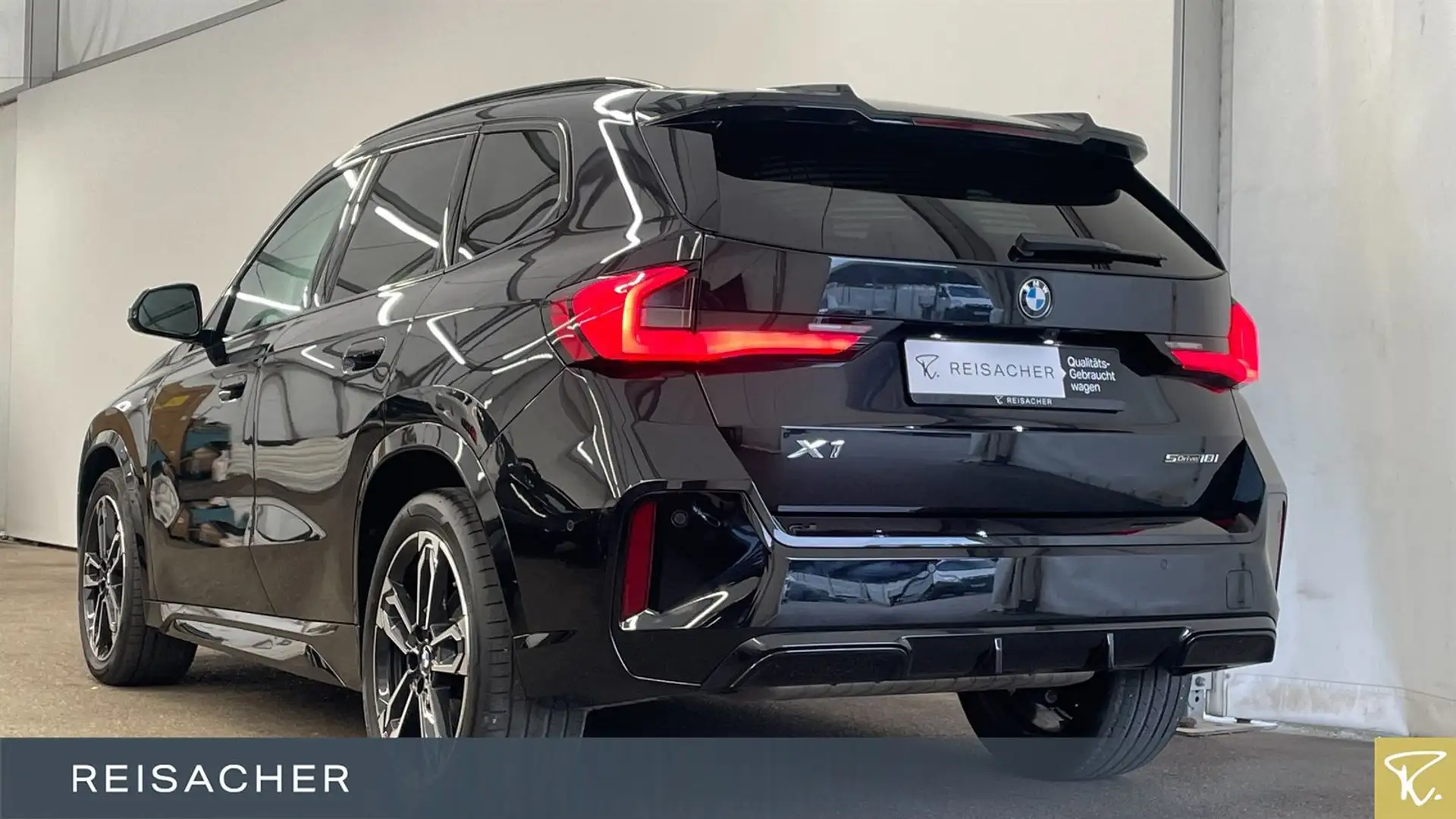 BMW X1 sDrive18i A M-Sport PRO Pano RFK PDC SHZ 19" Schwarz - 2