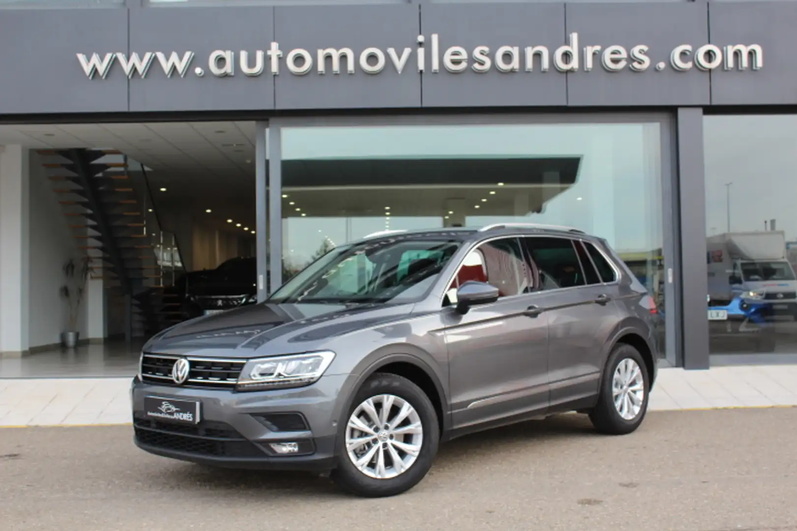 Volkswagen Tiguan 2.0TDI Advance 110kW (4.75) Gris - 1