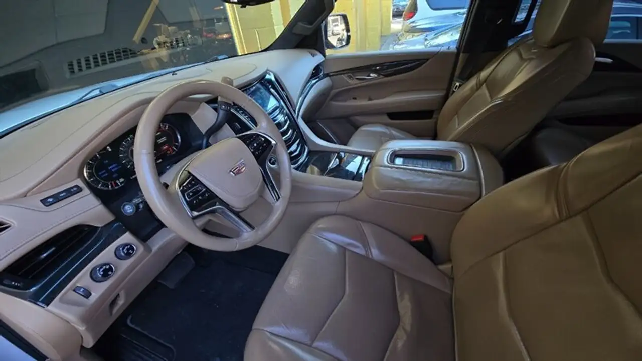 Cadillac Escalade снимка Cadillac Escalade