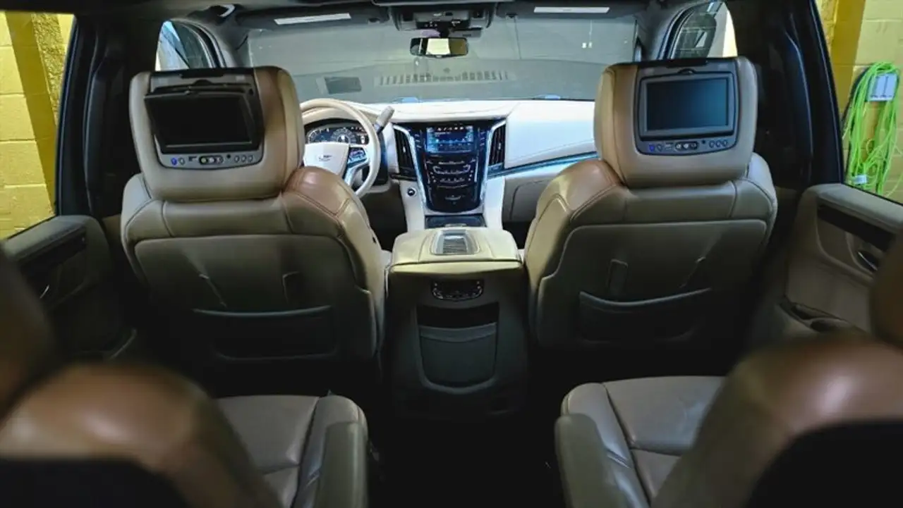 Cadillac Escalade снимка Cadillac Escalade