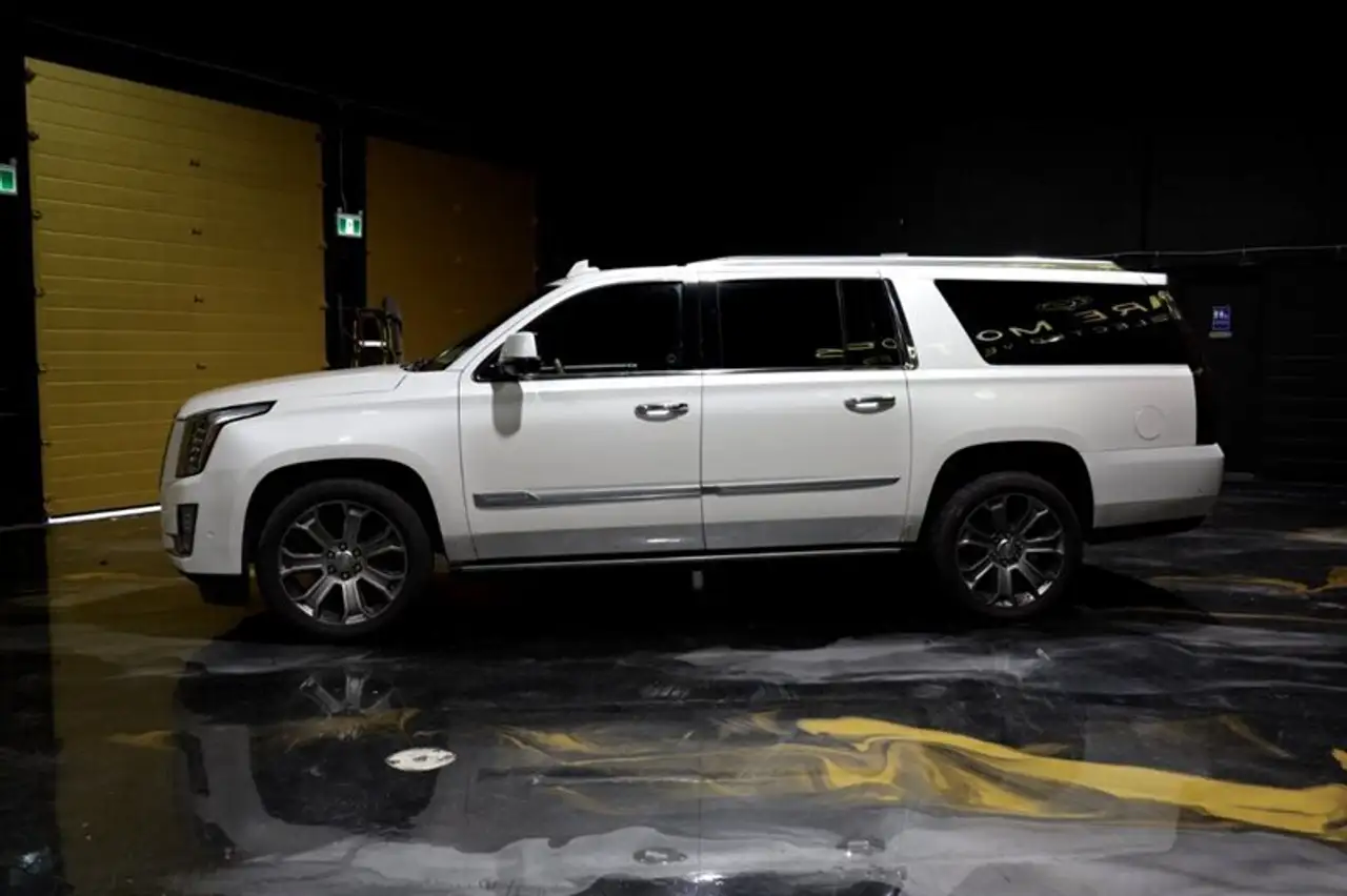 Cadillac Escalade снимка Cadillac Escalade