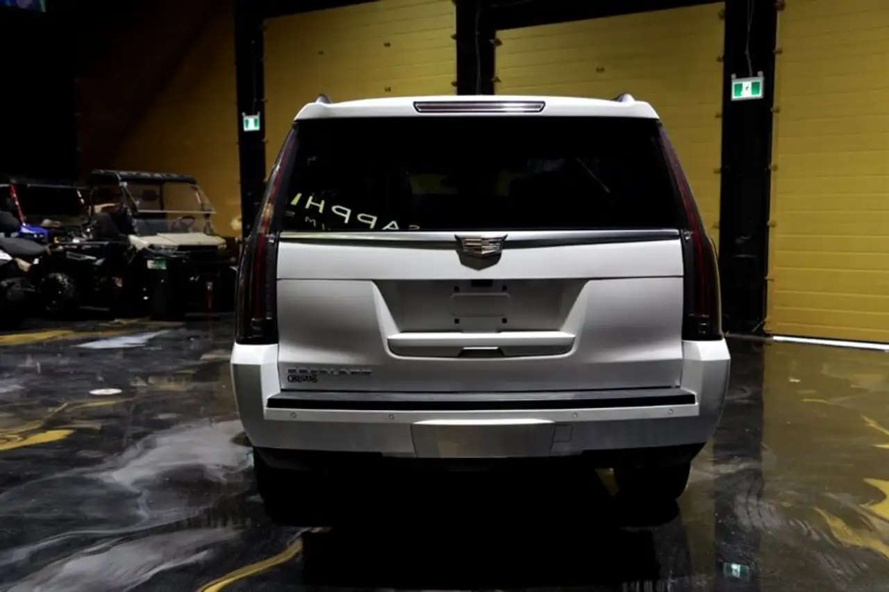 Cadillac Escalade снимка Cadillac Escalade