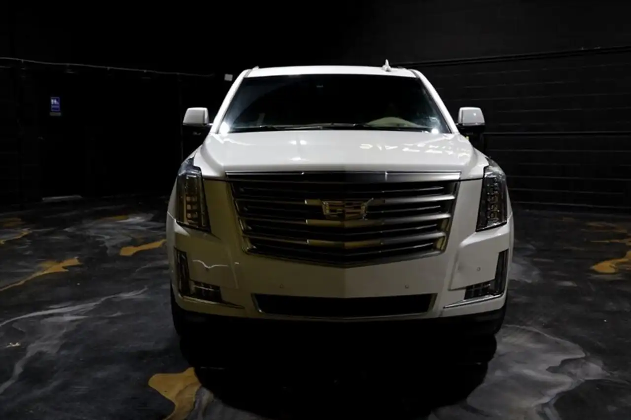 Cadillac Escalade снимка Cadillac Escalade