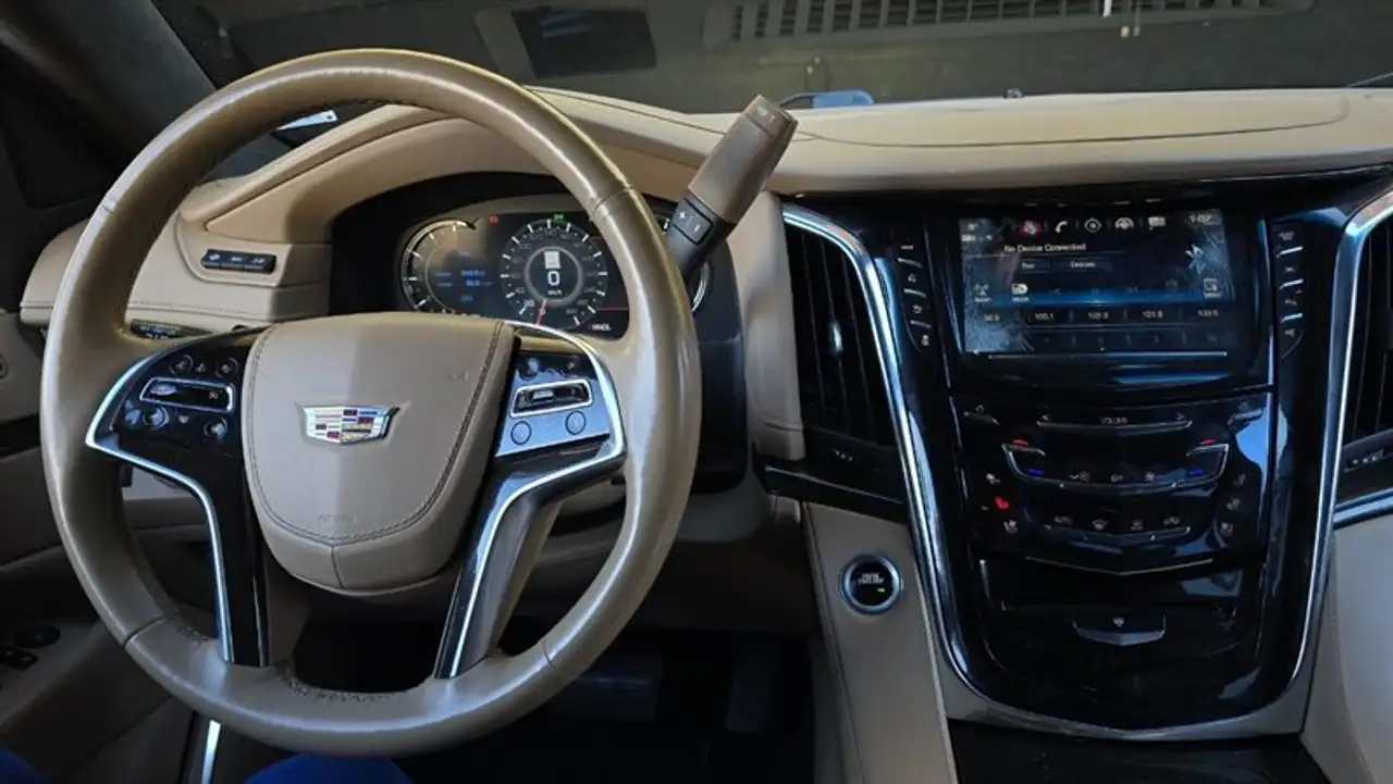 Cadillac Escalade снимка Cadillac Escalade