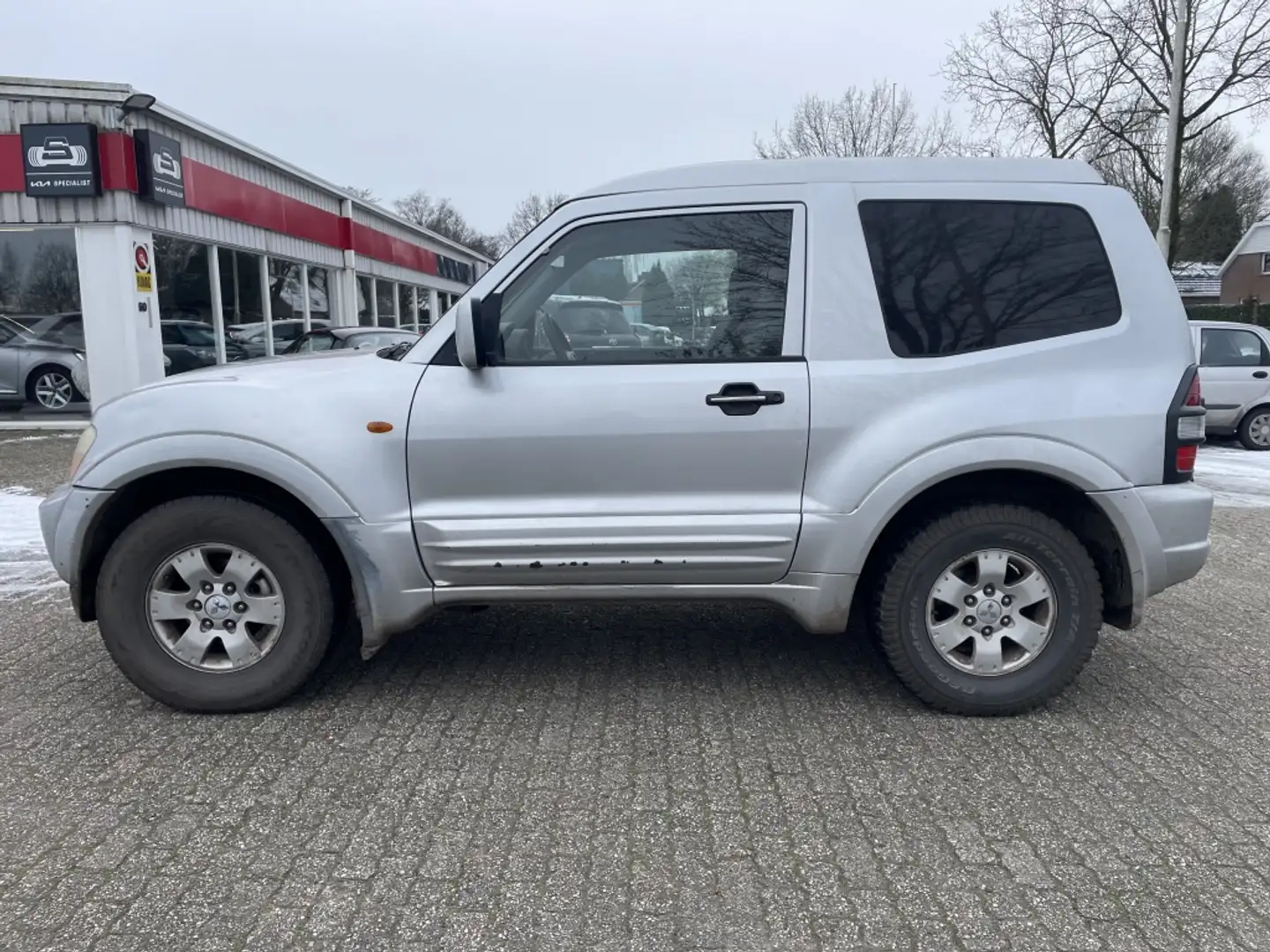 Mitsubishi Pajero 3.2 Di-D GLX HR Stříbrná - 2