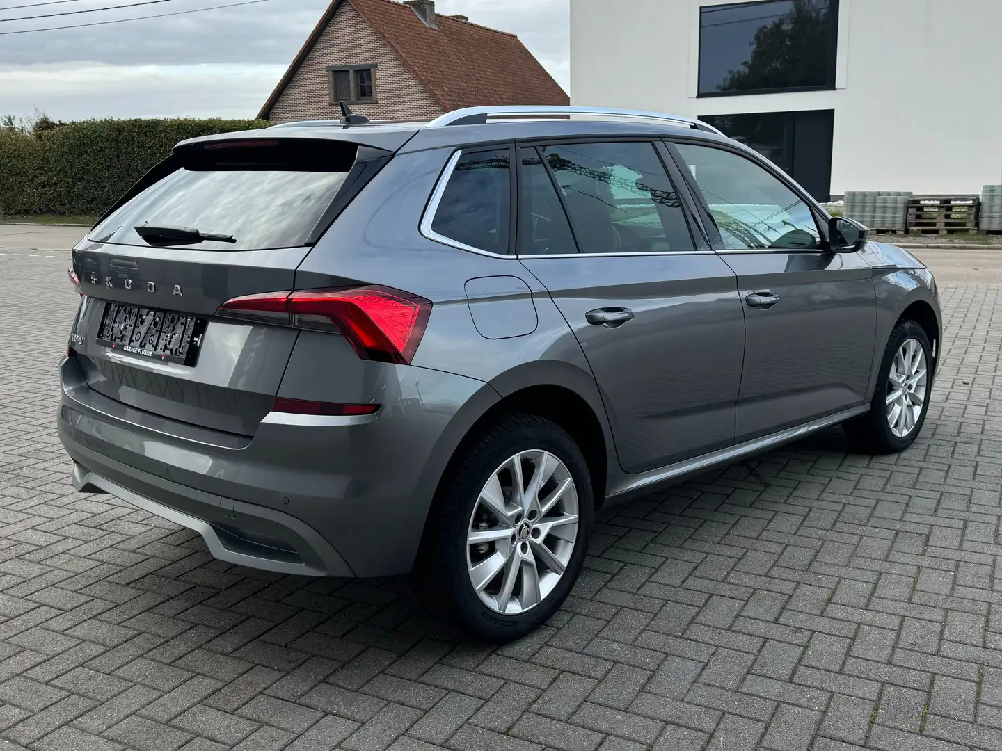 Skoda Kamiq 1.0TSI DSG/Navi/Digicockpit/Alu/Sensoren en Camera Grijs - 2