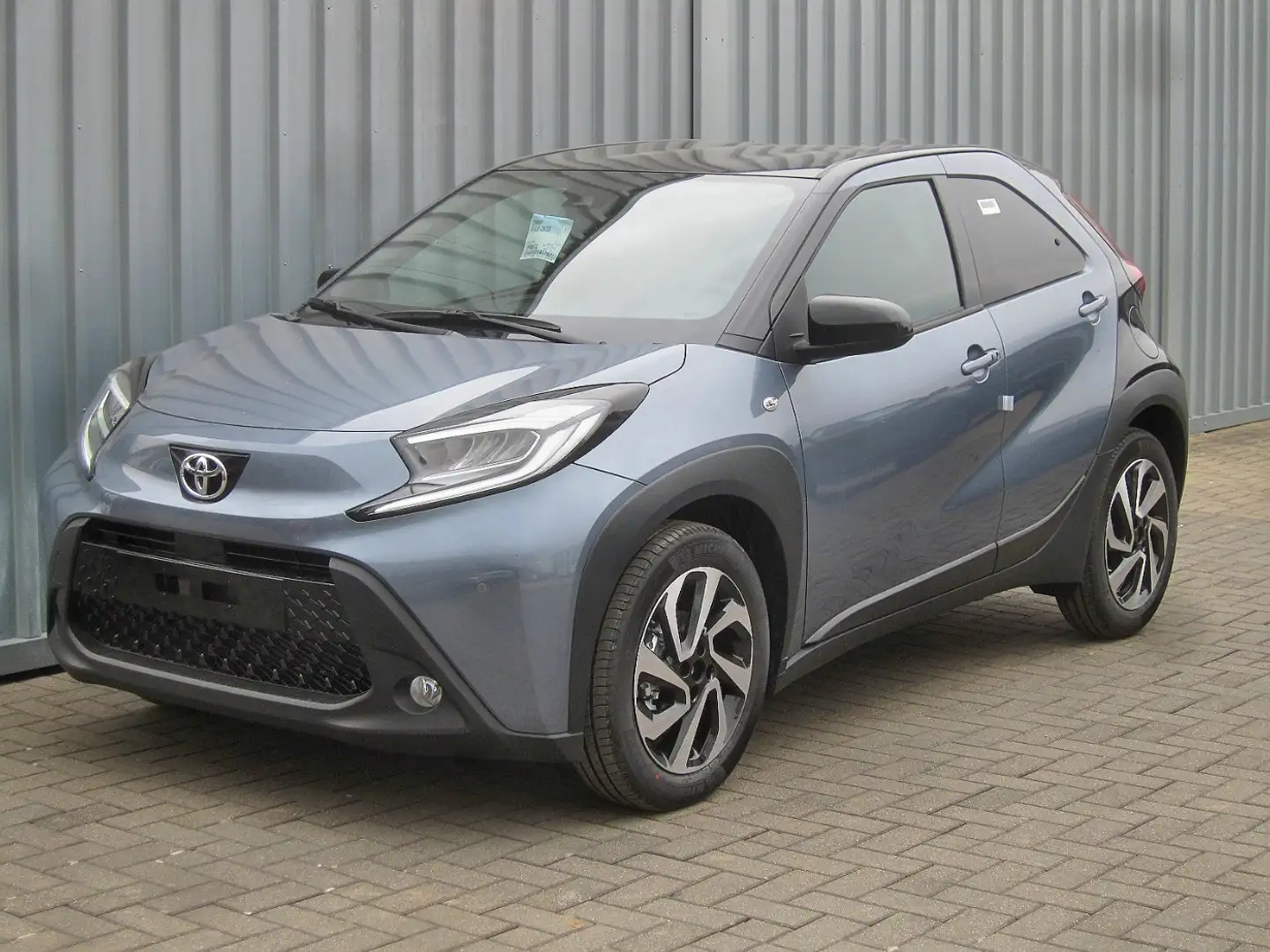 Toyota Aygo X 1,0-l-VVT-i Teamplayer FLA SpurH KAM ACC Noir - 2