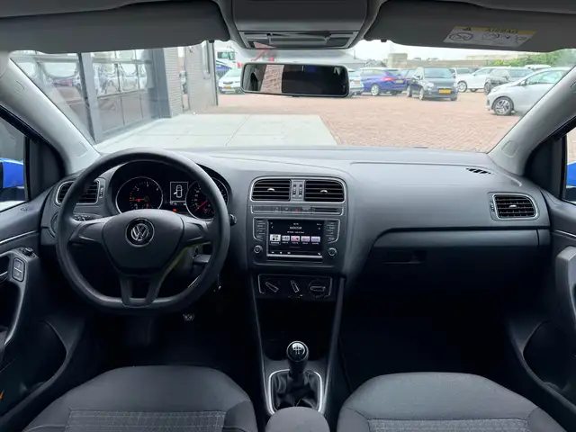 Volkswagen Polo view 3