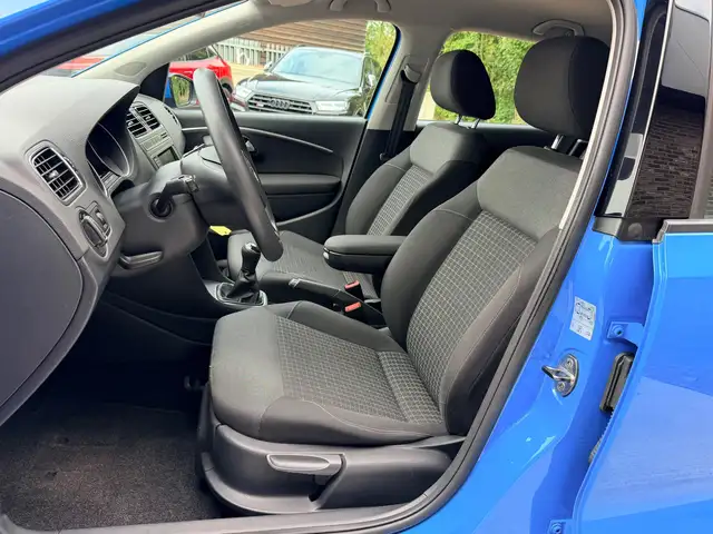 Volkswagen Polo view 4