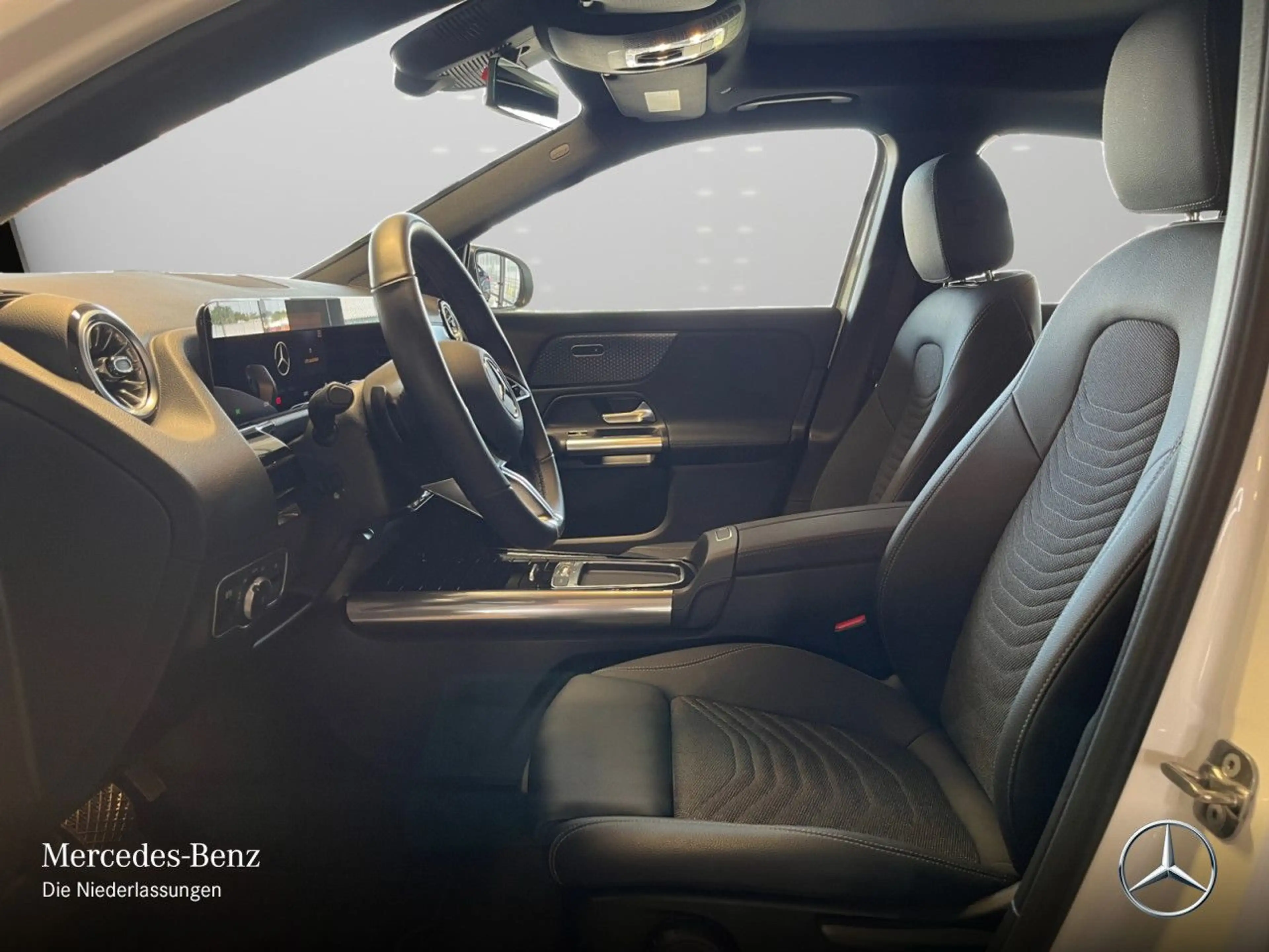 Mercedes-Benz EQA 250 PROG+PLUS-PAKET+AHK+PANO+KAMERA+KEYLESS — photo 11