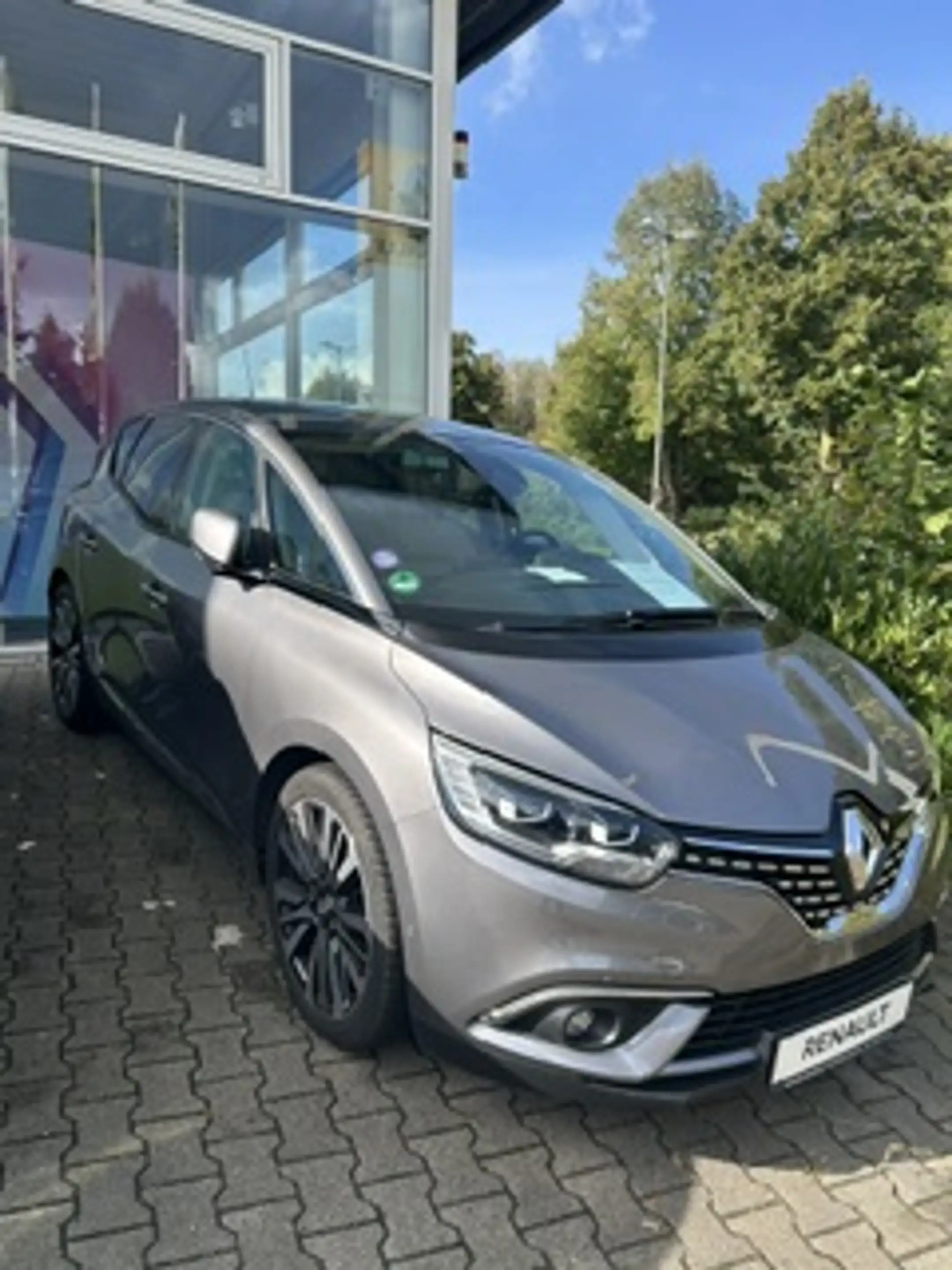 Renault Scenic Initiale Paris
