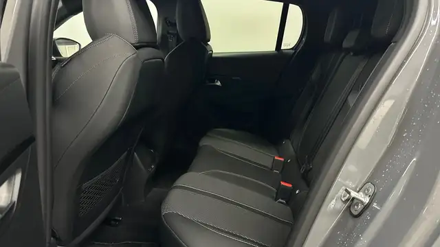 Peugeot 208 view 12