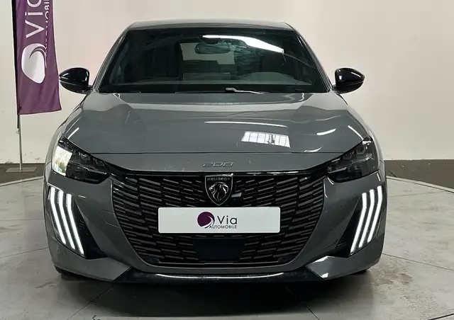 Peugeot 208 view 2