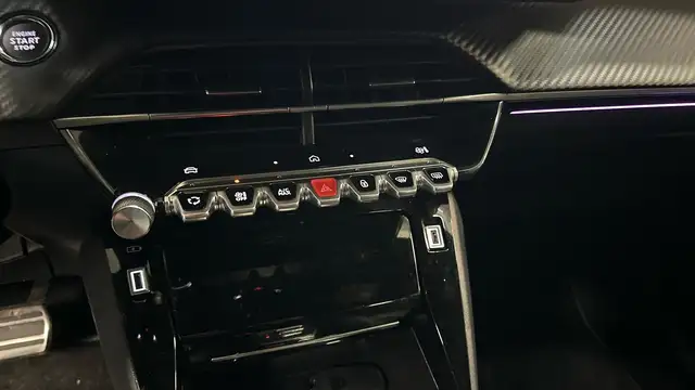 Peugeot 208 view 15