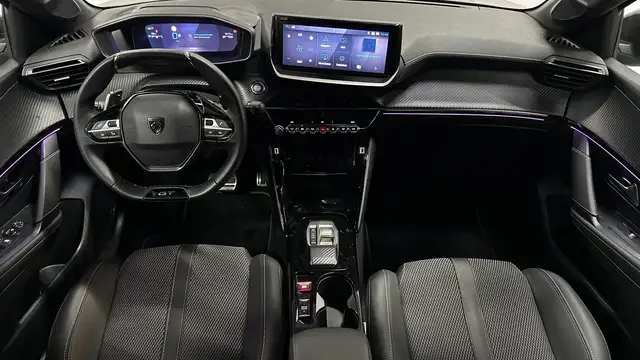 Peugeot 208 view 9