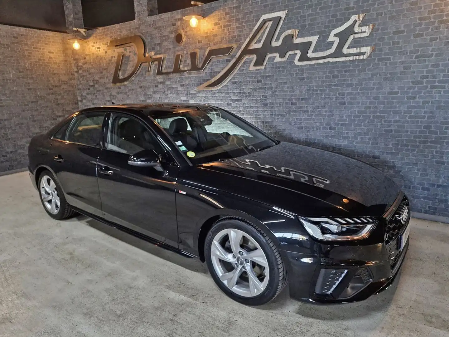 Audi A4 V (3) 35 TDI 163 9CV S-LINE S-TRONIC Noir - 1