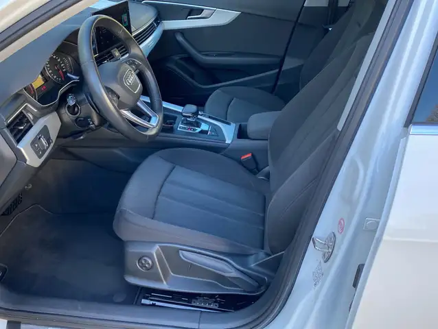 Audi A4 view 9