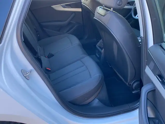 Audi A4 view 13