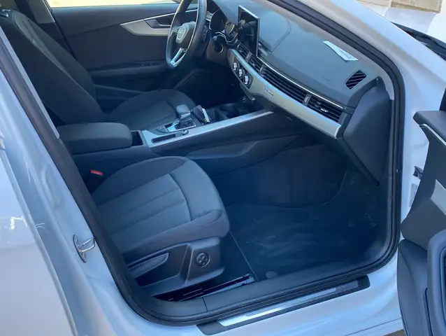 Audi A4 view 14