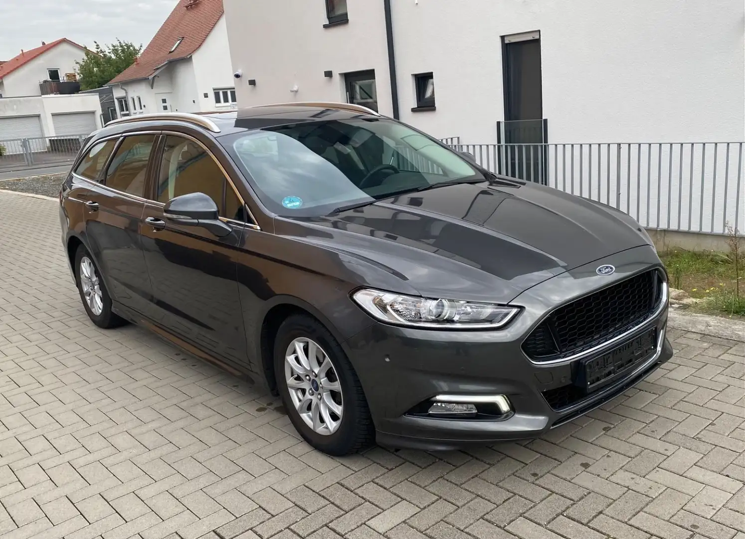 Ford Mondeo Turnier 2.0 TDCi ST Line Titanium Grijs - 1