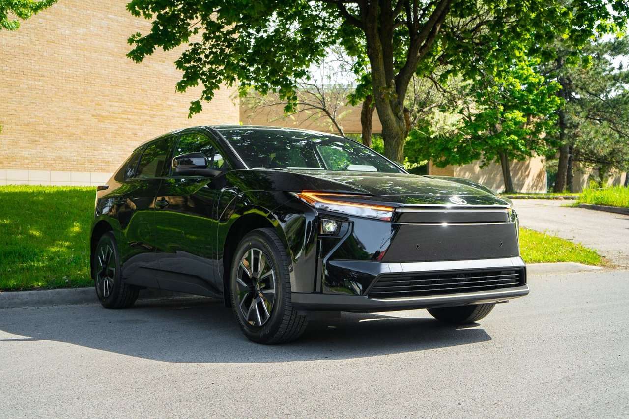 2026 Toyota bZ XLE — photo 3