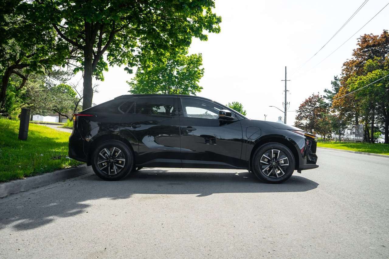 2026 Toyota bZ XLE — photo 4