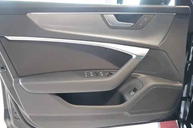 Audi A6 view 13