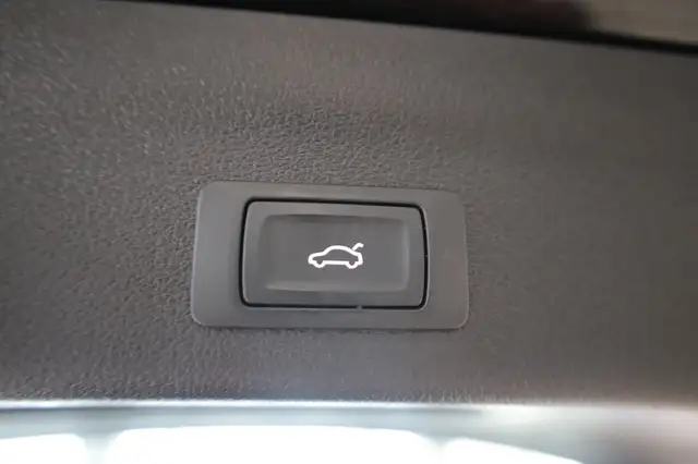 Audi A6 view 7