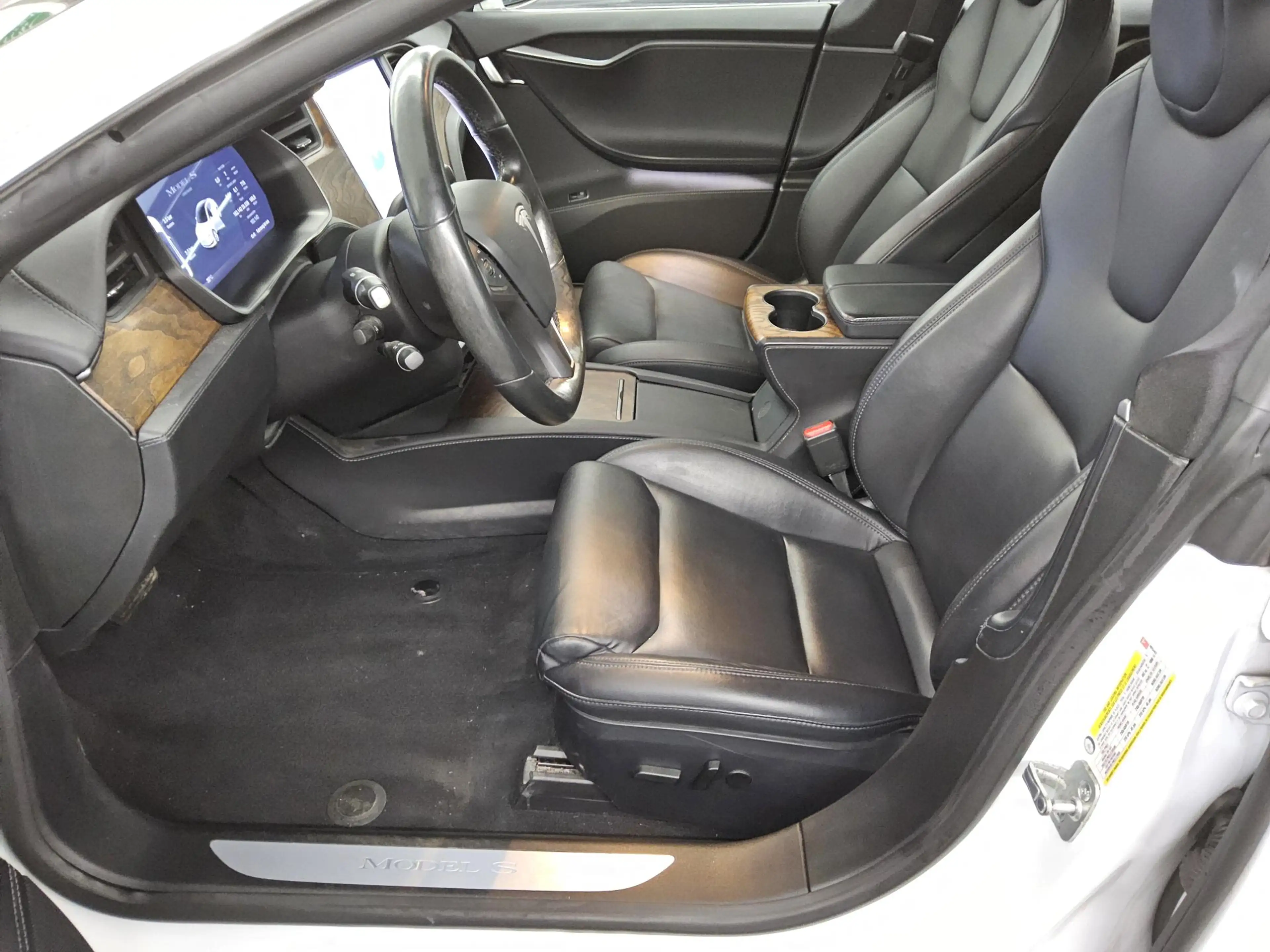 Tesla Model S Maximale-Reichweite Navi LED Pano 360 — photo 9
