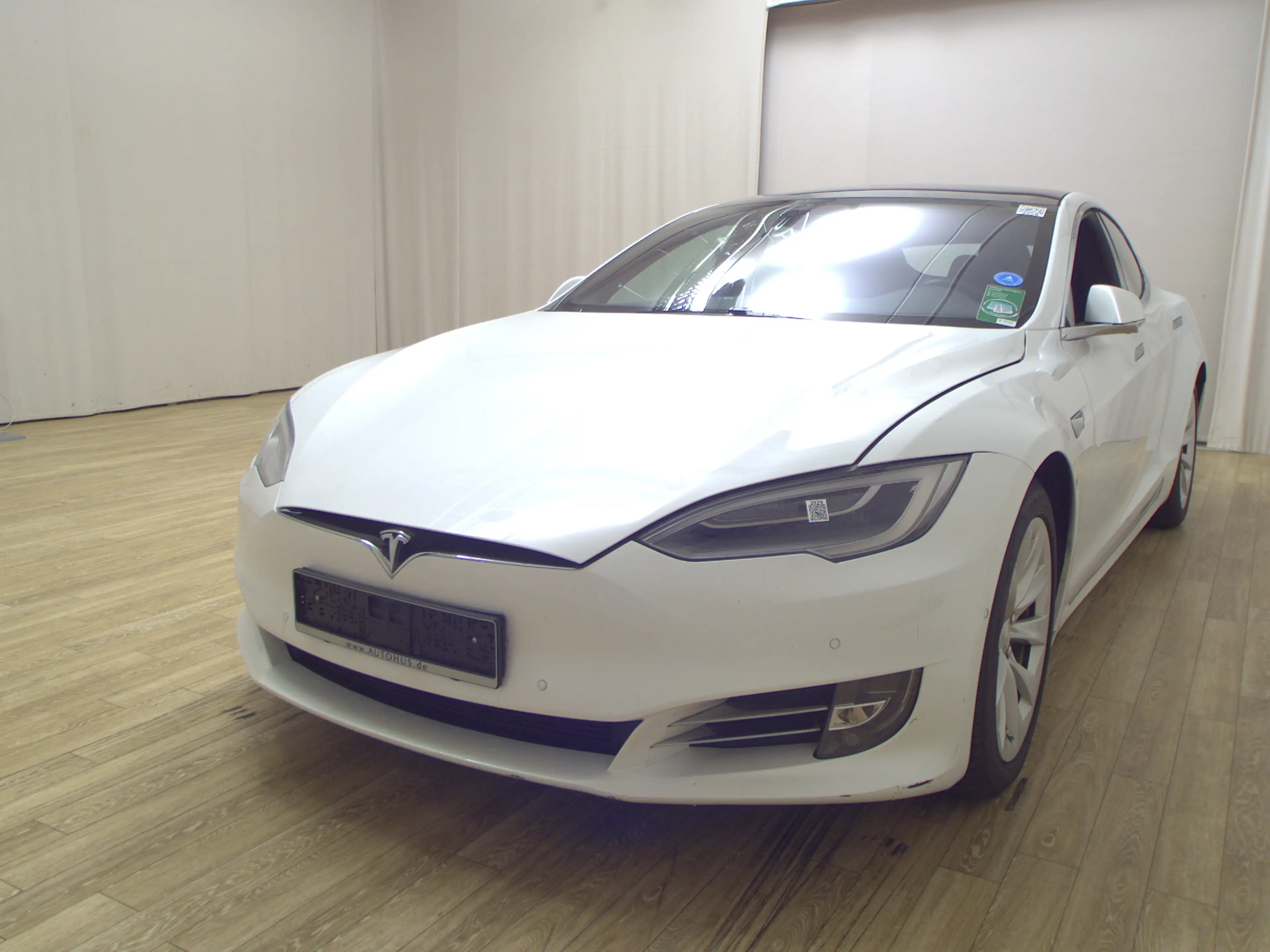 Tesla Model S Maximale-Reichweite Navi LED Pano 360 — photo 2