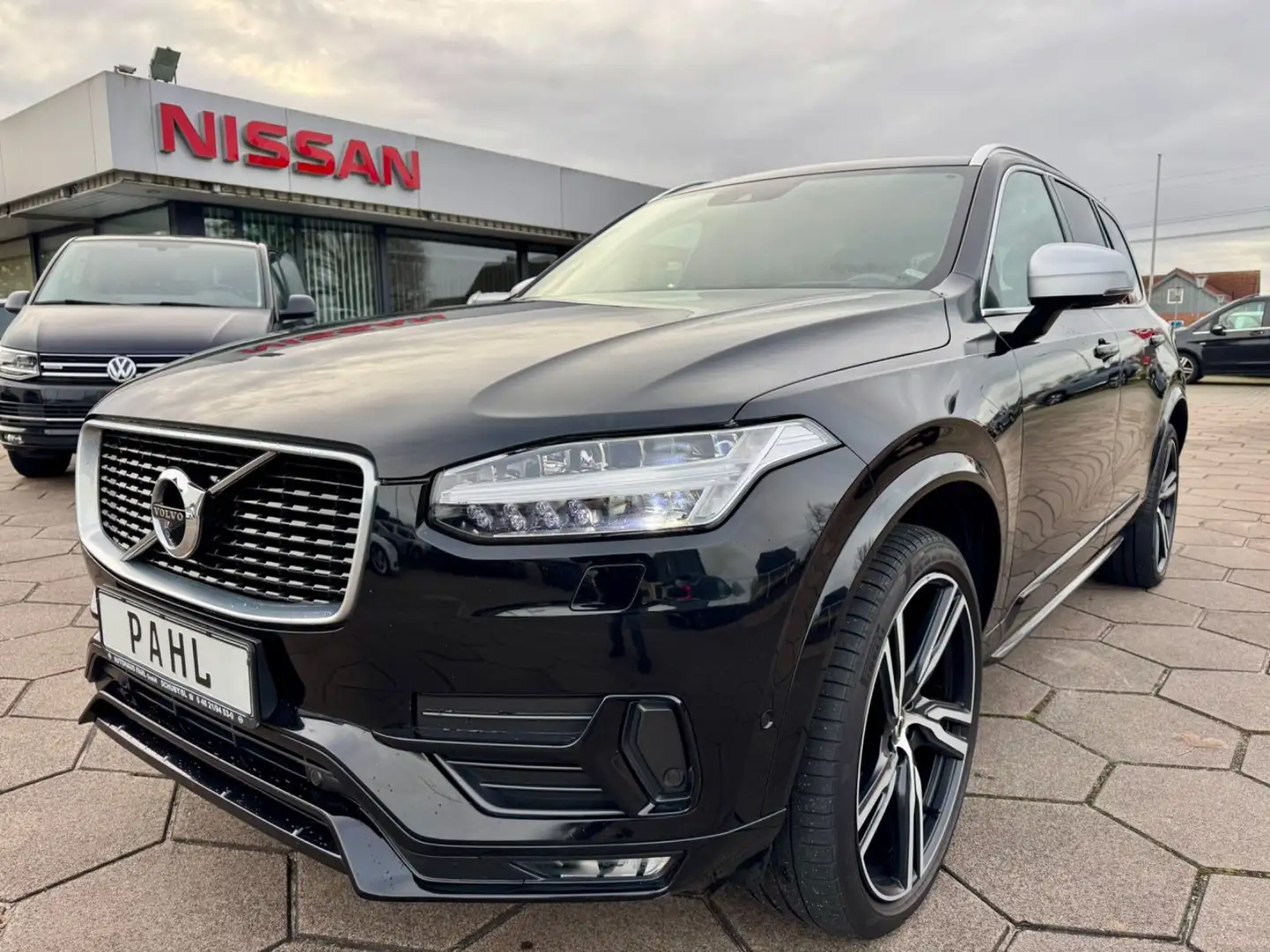 Volvo XC90 Geartronic R-Design AWD HUD MEMORY PANO 7Si Schwarz - 1