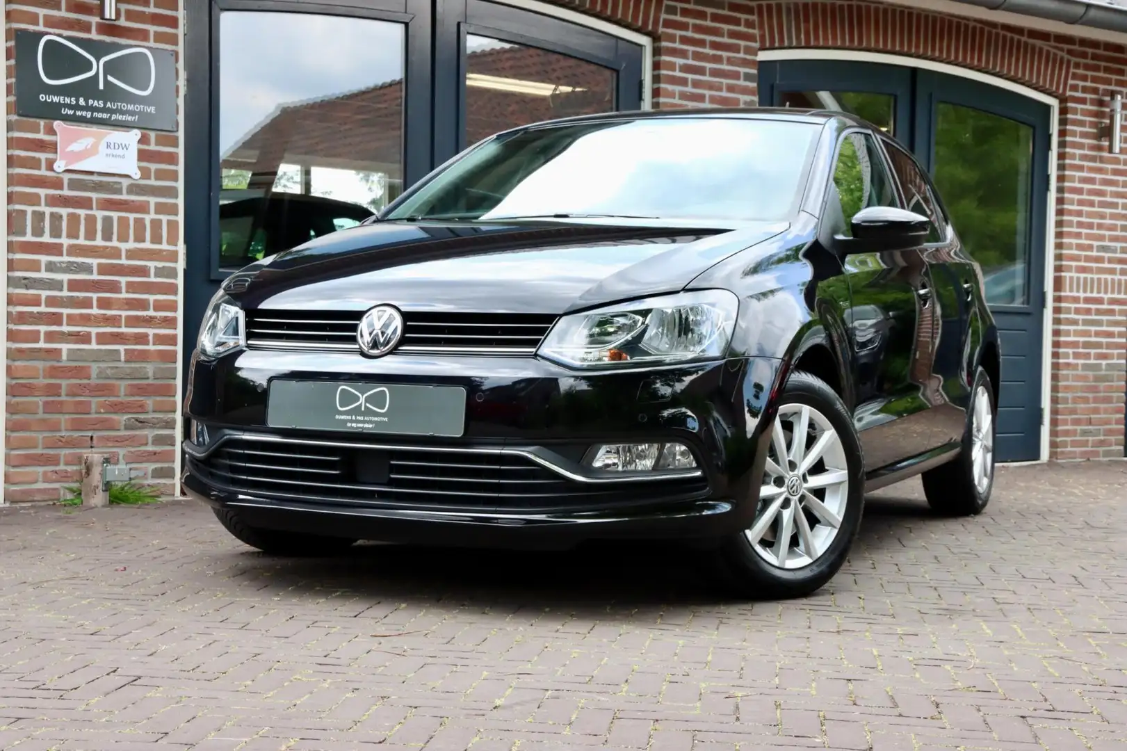 Volkswagen Polo 1.2 TSI Lounge | Panoramadak | Navigatie | Climate Zwart - 1