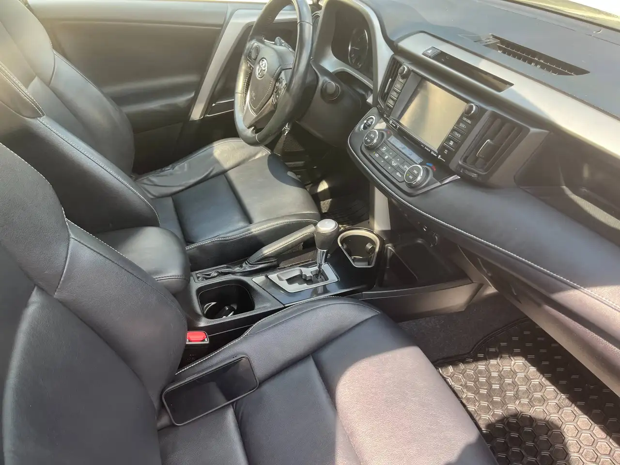 Toyota RAV 4 снимка Toyota RAV 4