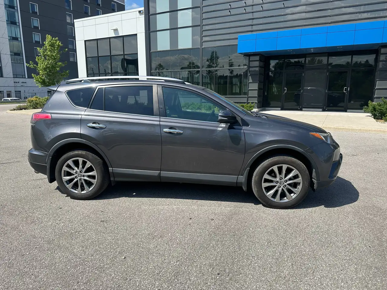 Toyota RAV 4 снимка Toyota RAV 4
