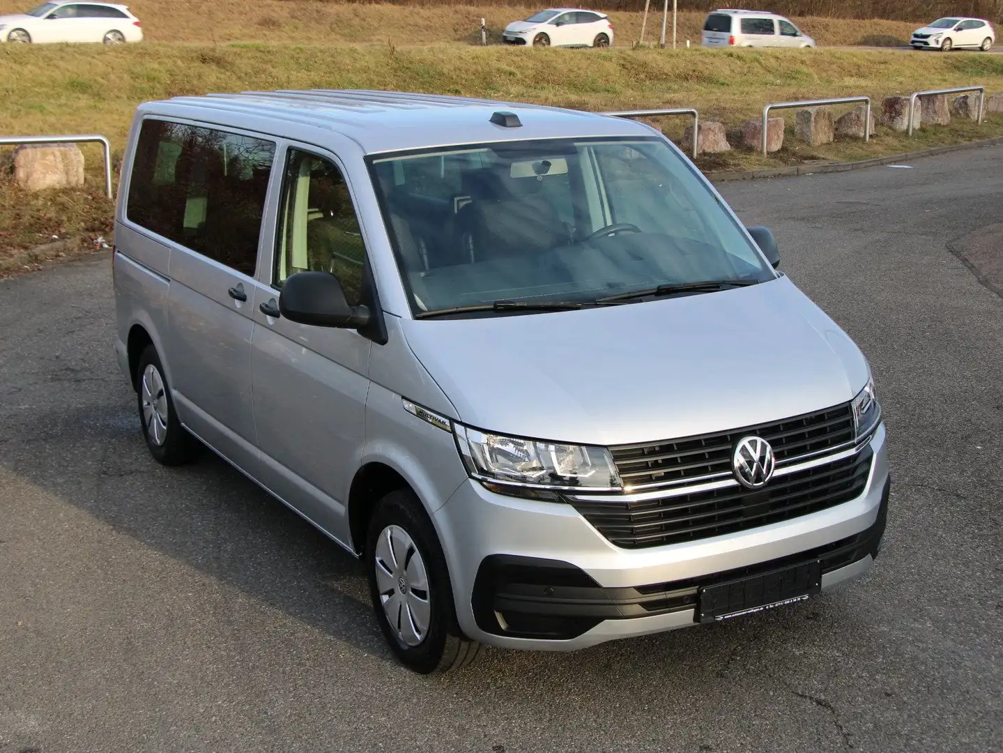 Volkswagen T6.1 Multivan TDI Family DSG 150 PS Standheizung Grau - 2