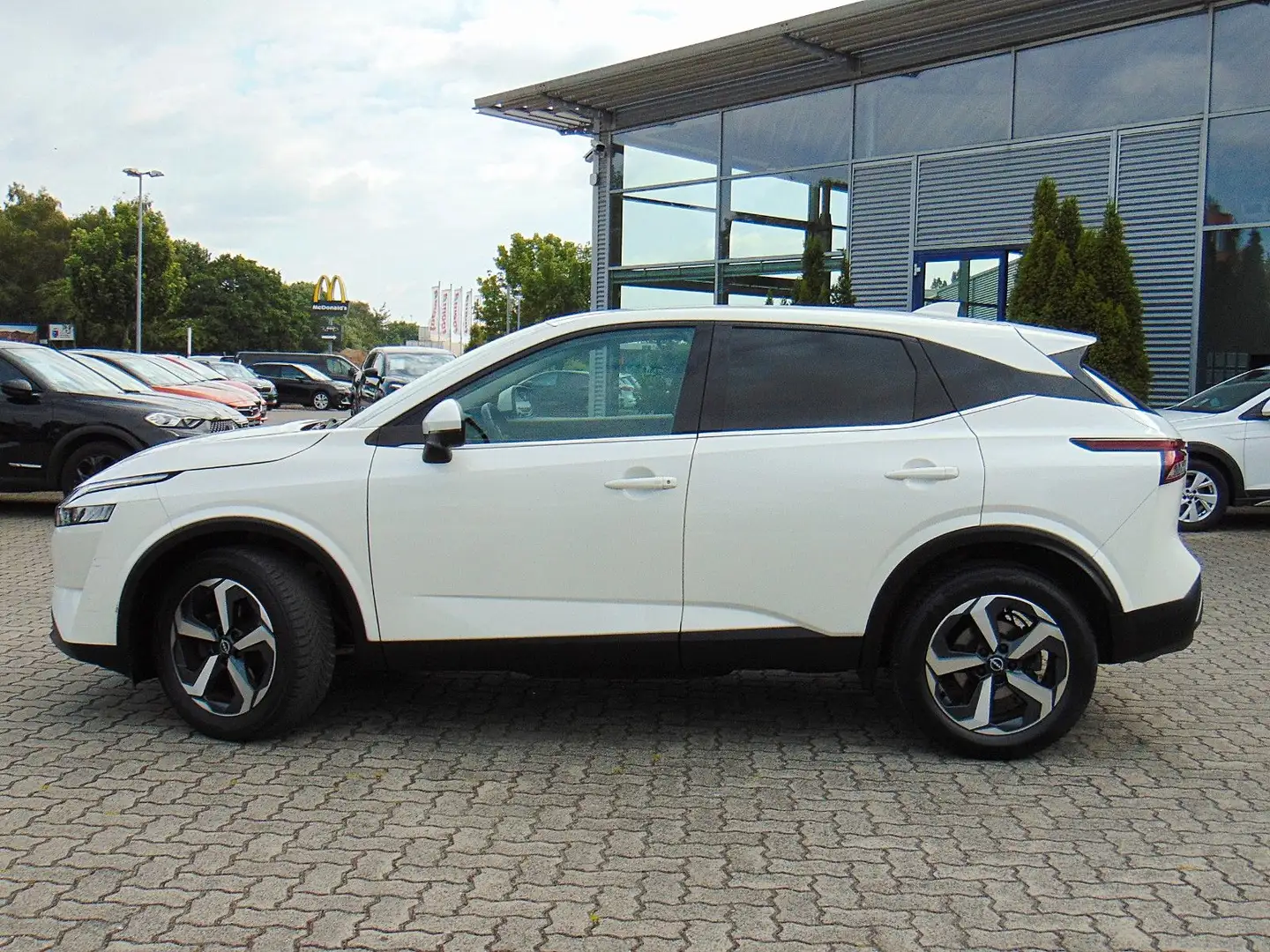 Nissan Qashqai 1.3 DIG-T MHEV N-Connecta Weiß - 2