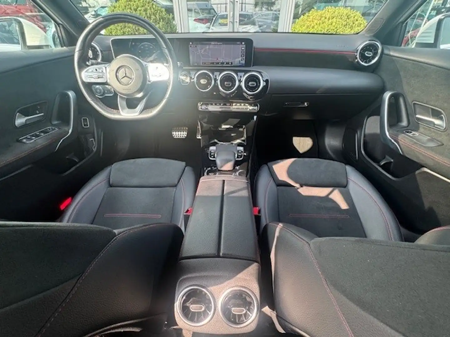 Mercedes-Benz A 200 Business Solution AMG l MBUX l LED High Performanc Blanc - 2