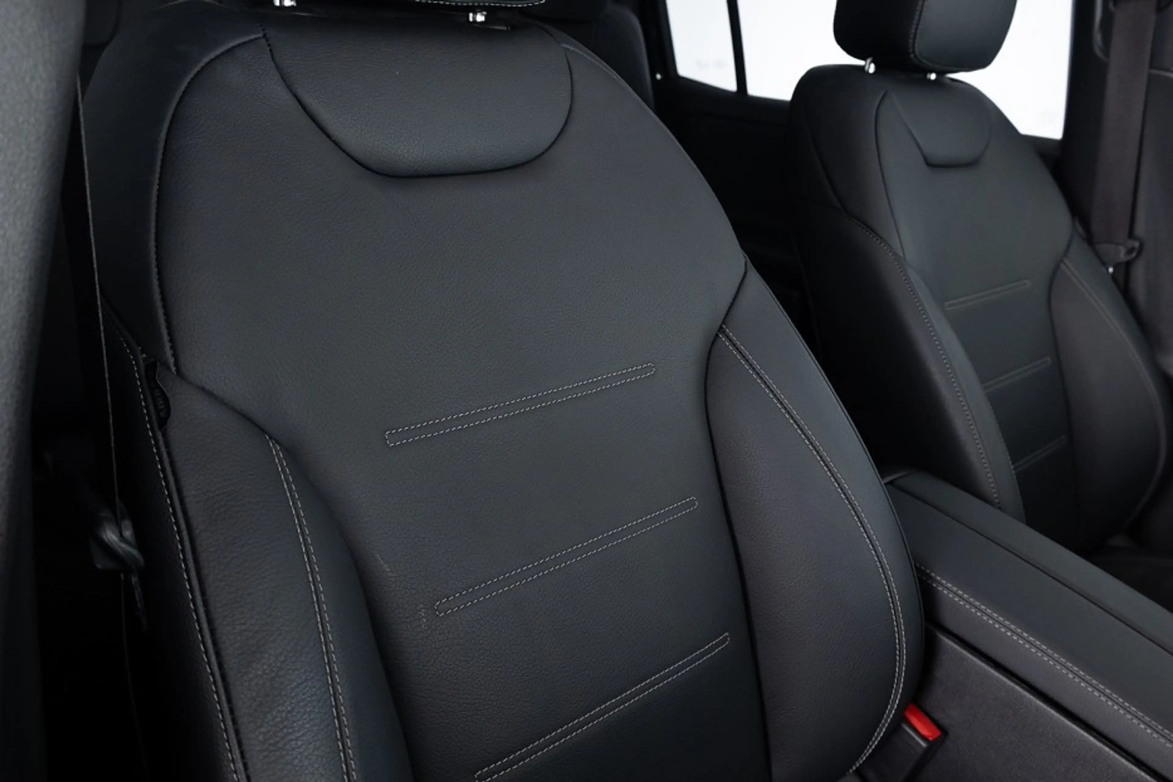 Mercedes-Benz EQB 250 AMG Line 67kwh 7-PERSOONS | PANORAMA | AMBIENT LIG — photo 6
