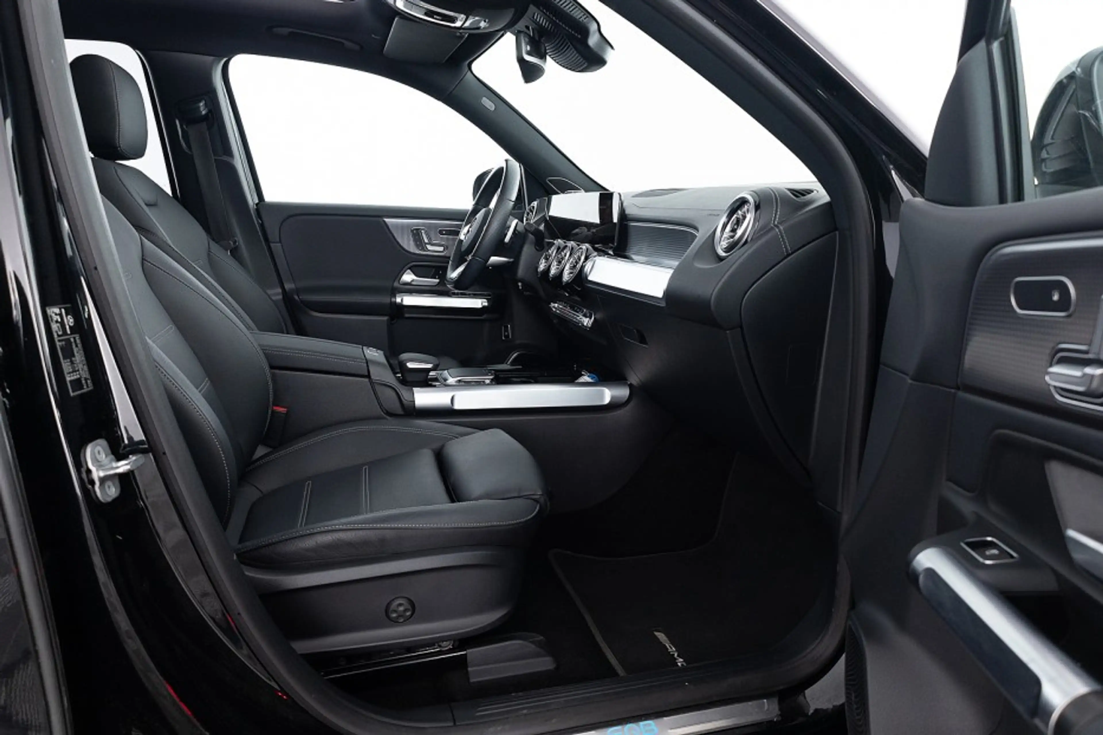 Mercedes-Benz EQB 250 AMG Line 67kwh 7-PERSOONS | PANORAMA | AMBIENT LIG — photo 7