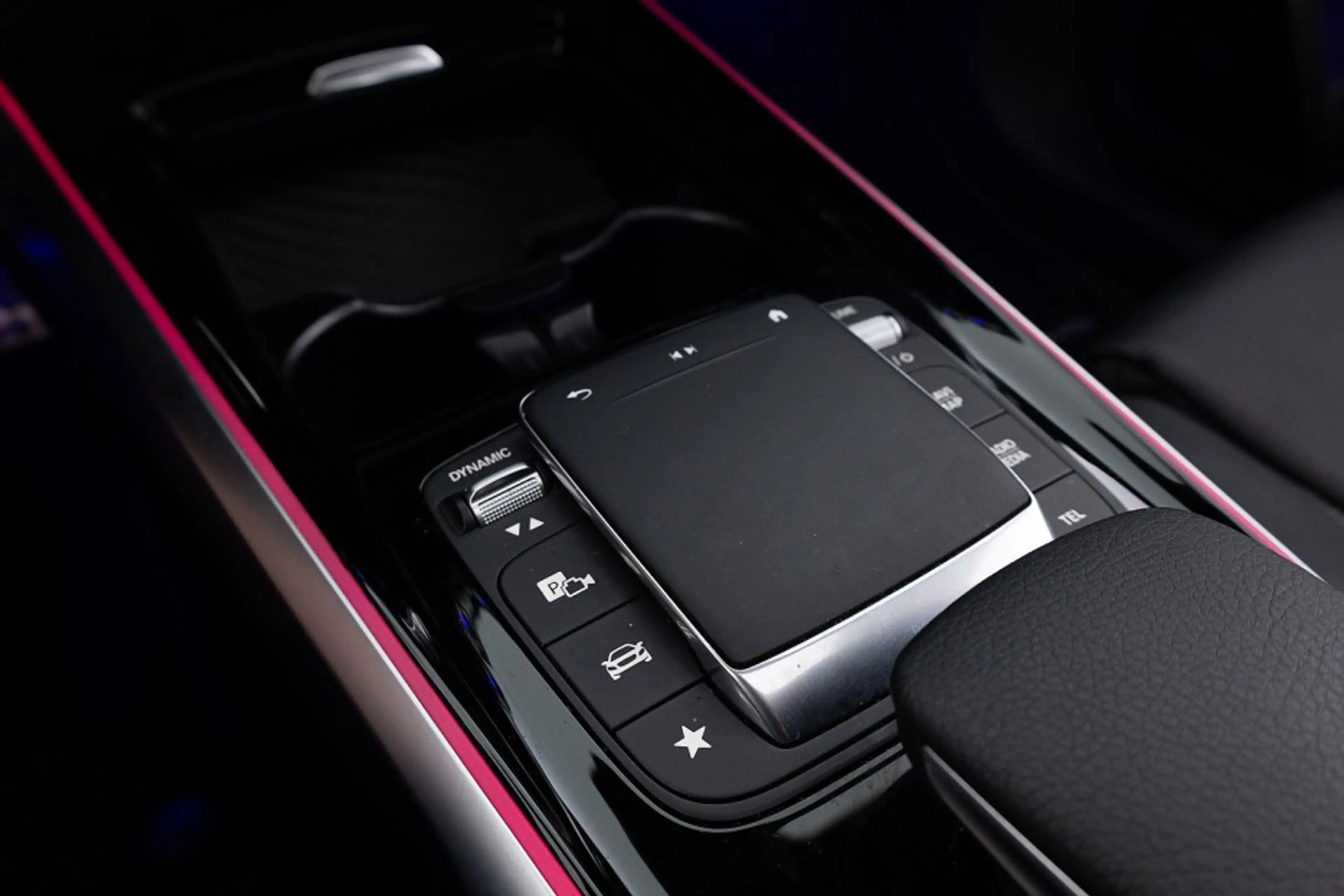 Mercedes-Benz EQB 250 AMG Line 67kwh 7-PERSOONS | PANORAMA | AMBIENT LIG — photo 21