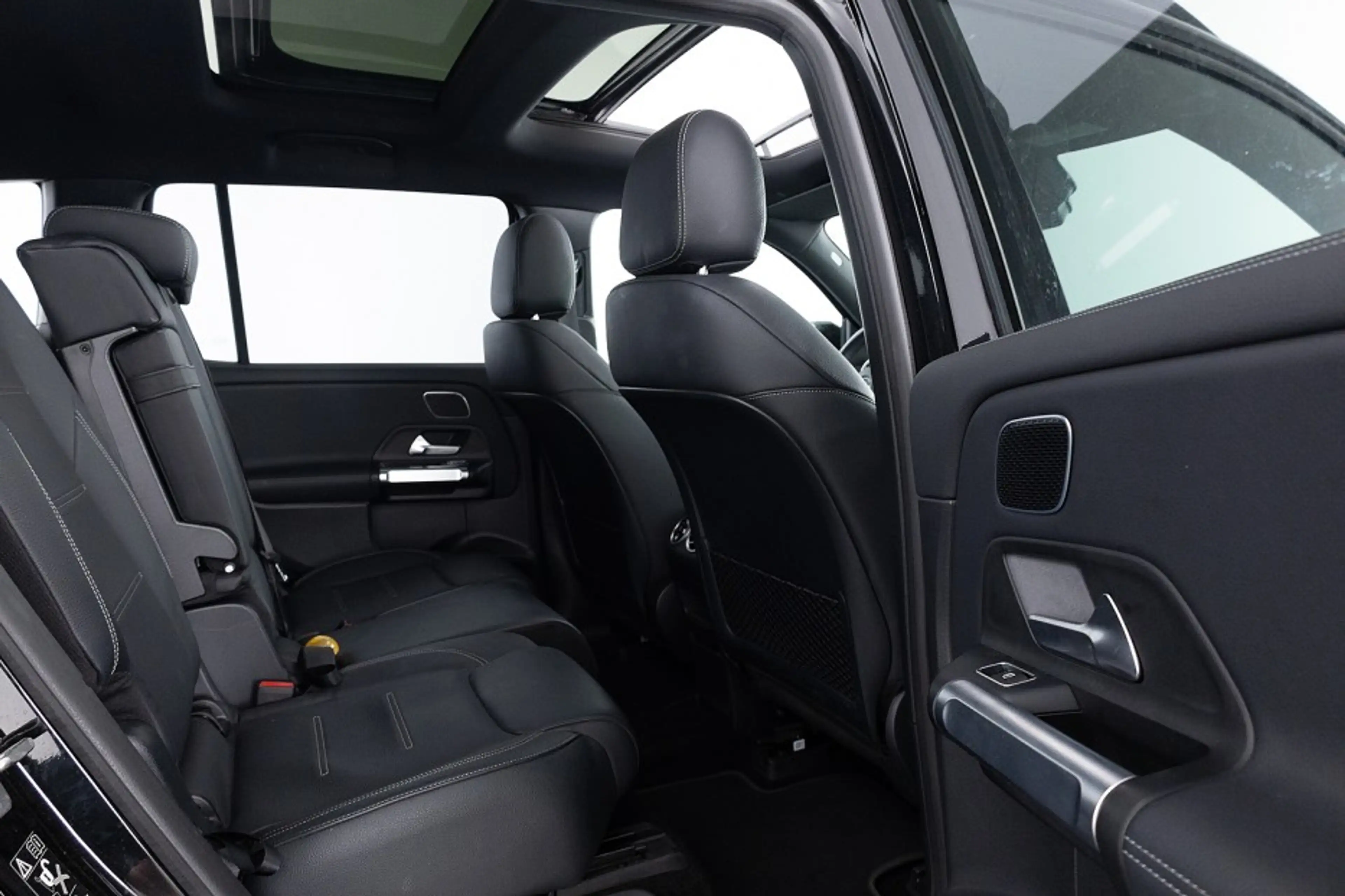 Mercedes-Benz EQB 250 AMG Line 67kwh 7-PERSOONS | PANORAMA | AMBIENT LIG — photo 8