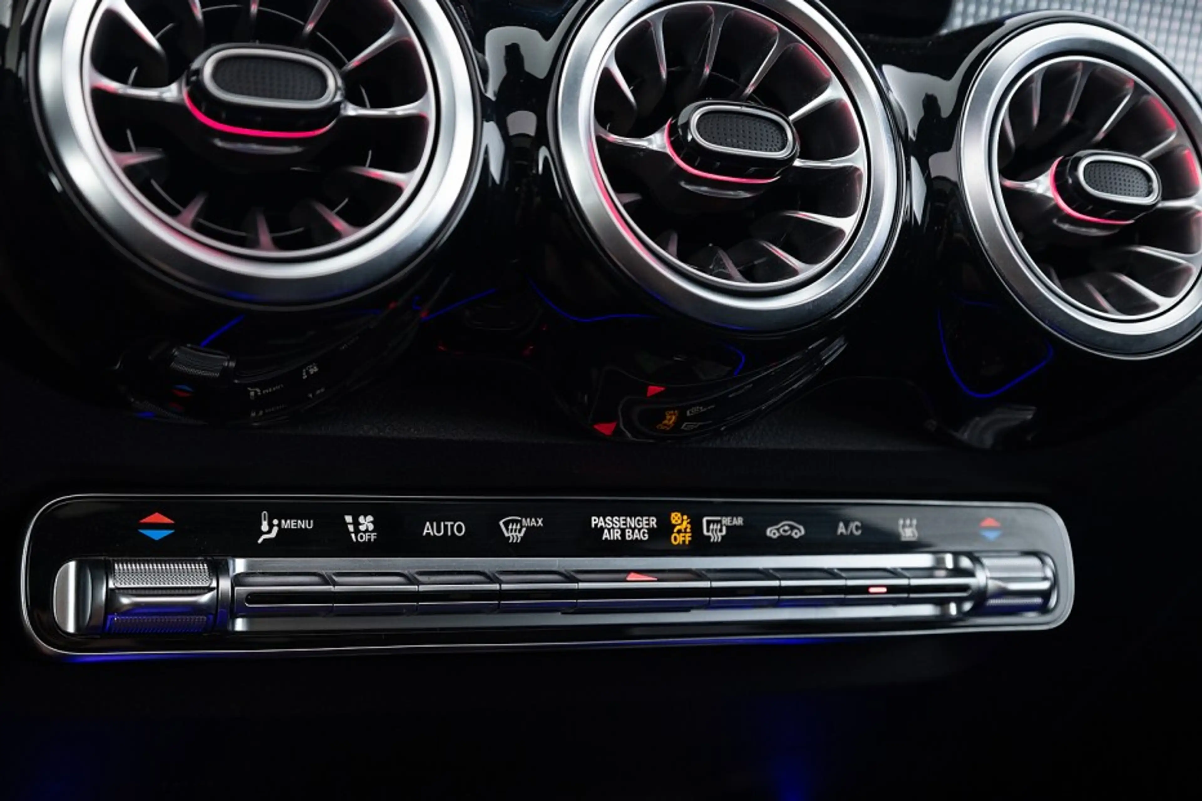 Mercedes-Benz EQB 250 AMG Line 67kwh 7-PERSOONS | PANORAMA | AMBIENT LIG — photo 15
