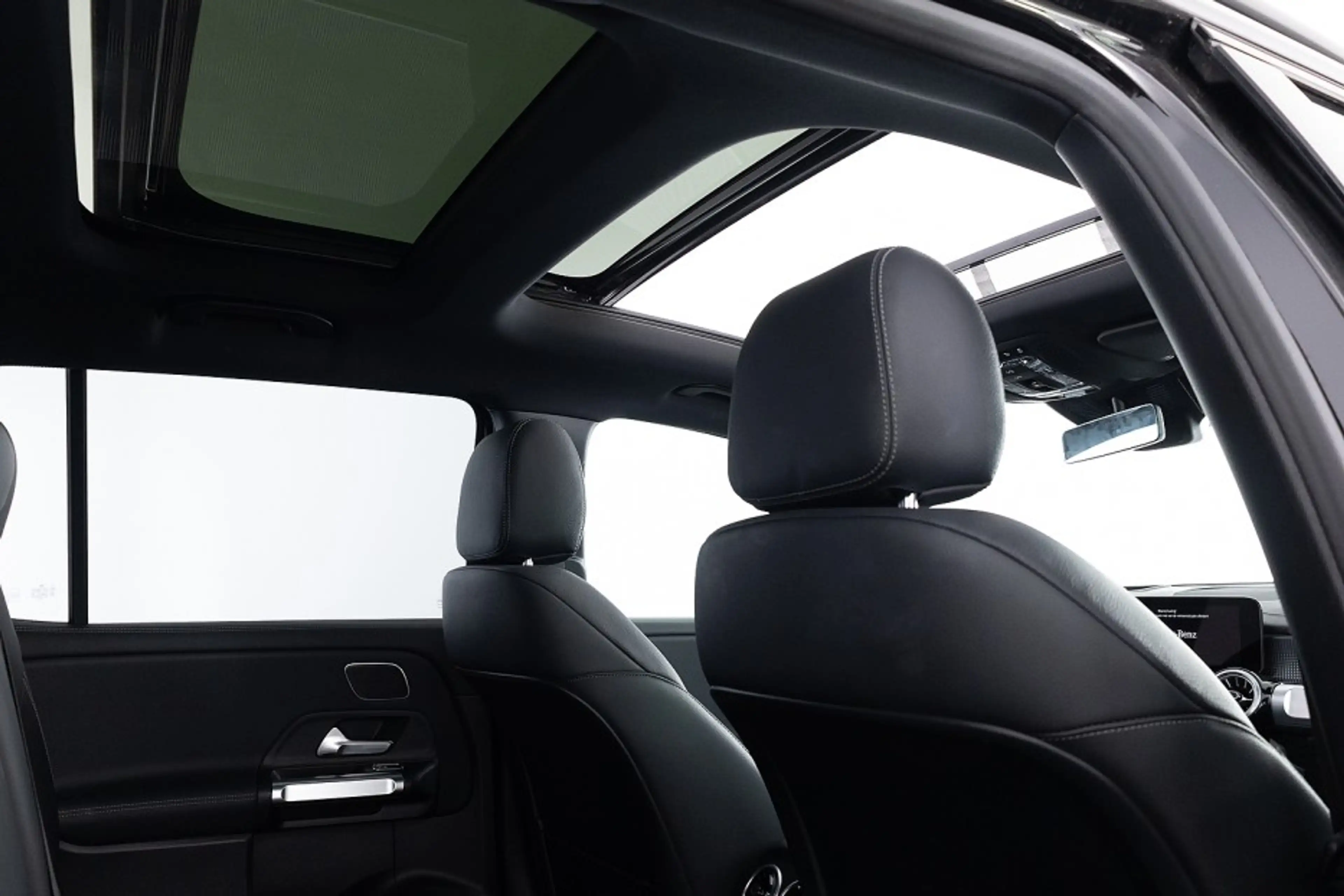 Mercedes-Benz EQB 250 AMG Line 67kwh 7-PERSOONS | PANORAMA | AMBIENT LIG — photo 9