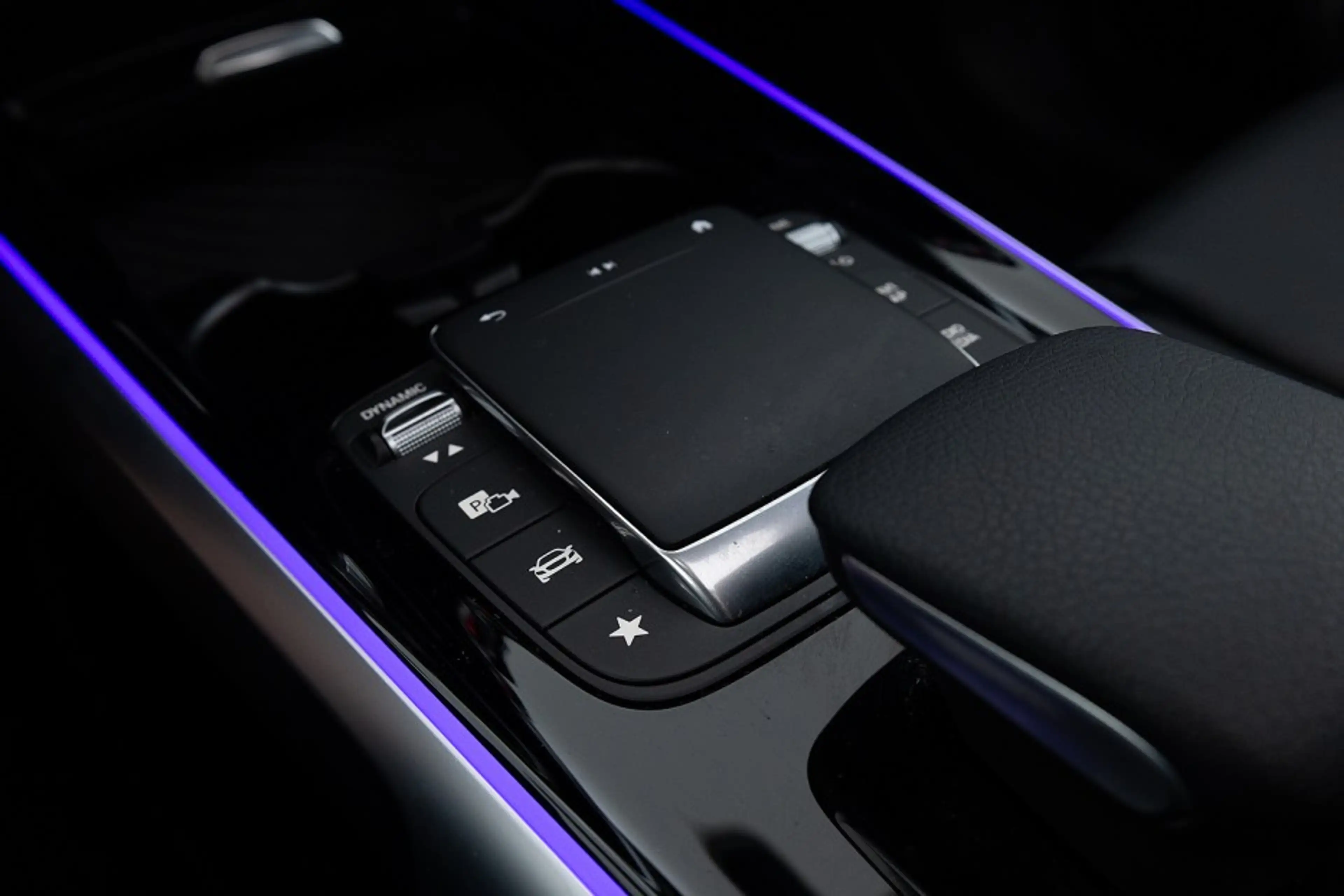 Mercedes-Benz EQB 250 AMG Line 67kwh 7-PERSOONS | PANORAMA | AMBIENT LIG — photo 16